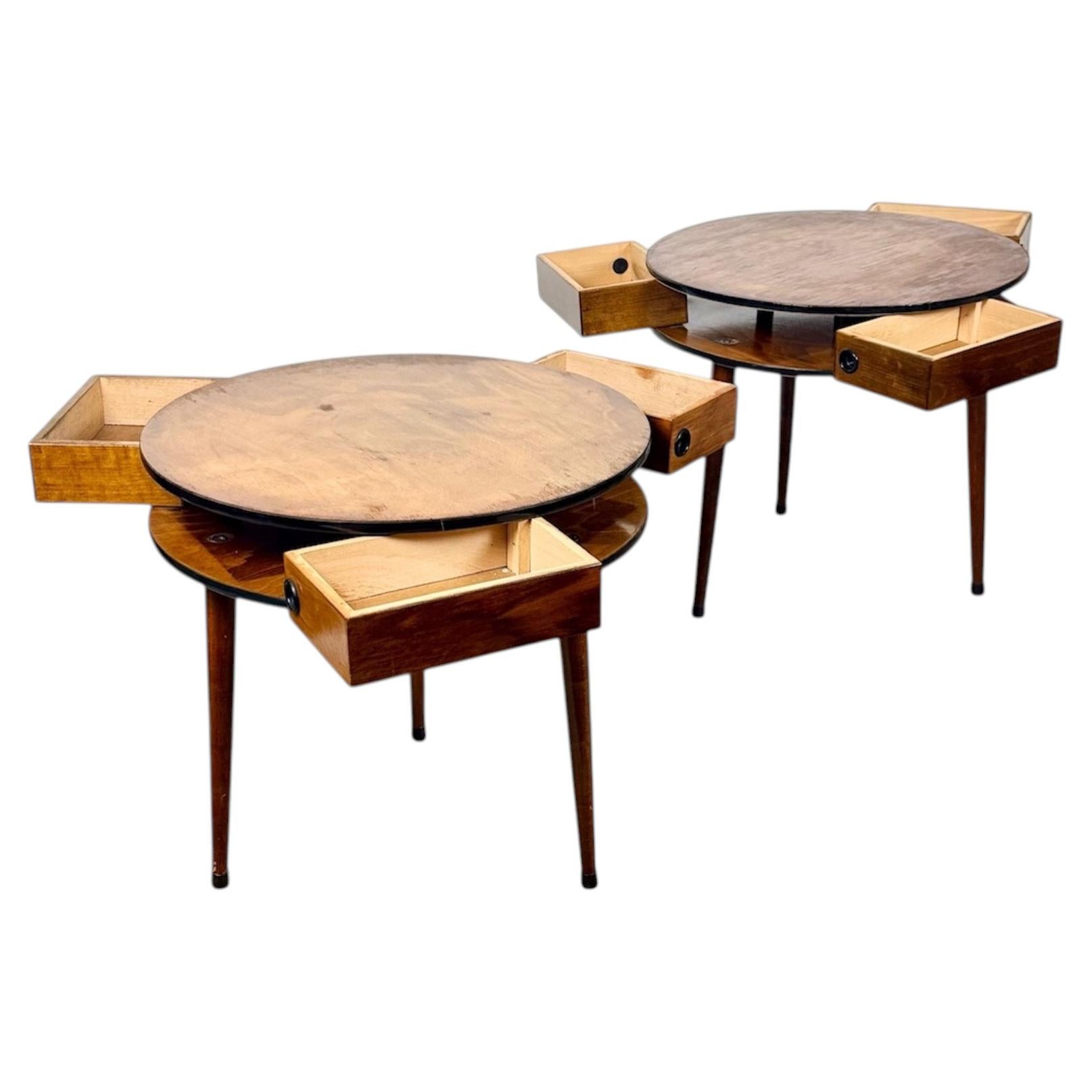 Paire de tables d'appoint italiennes rondes à tiroirs radiaux, années 1950