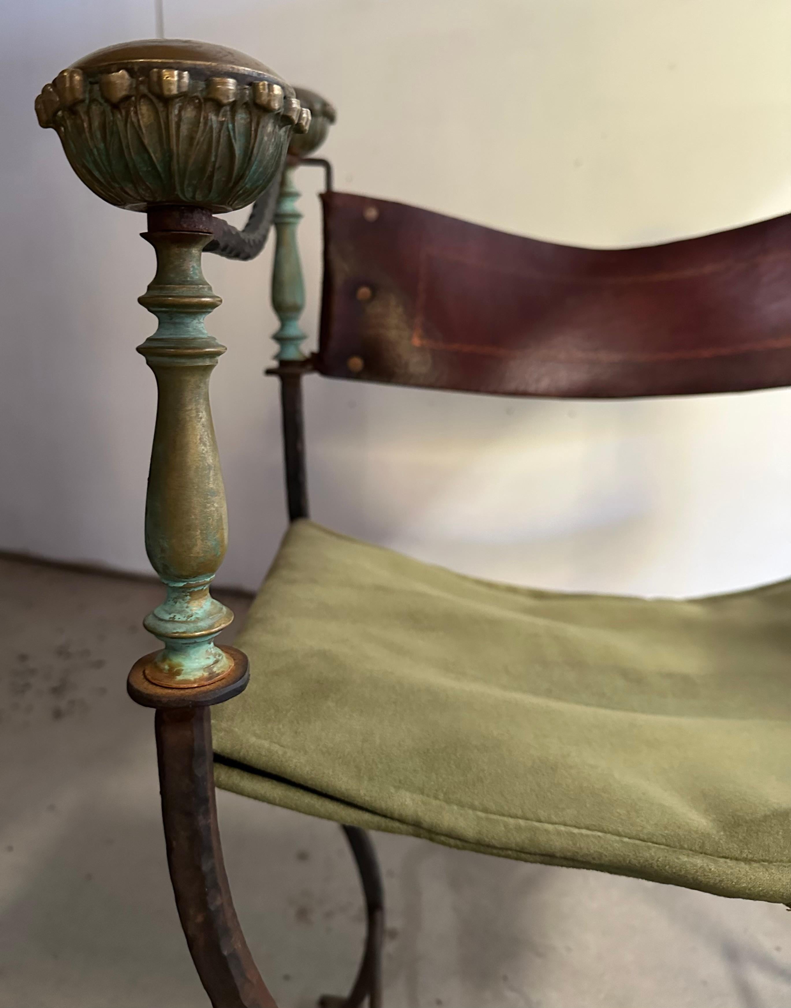 Paire de chaises Curule italiennes de Dante Savonarola en vente 8
