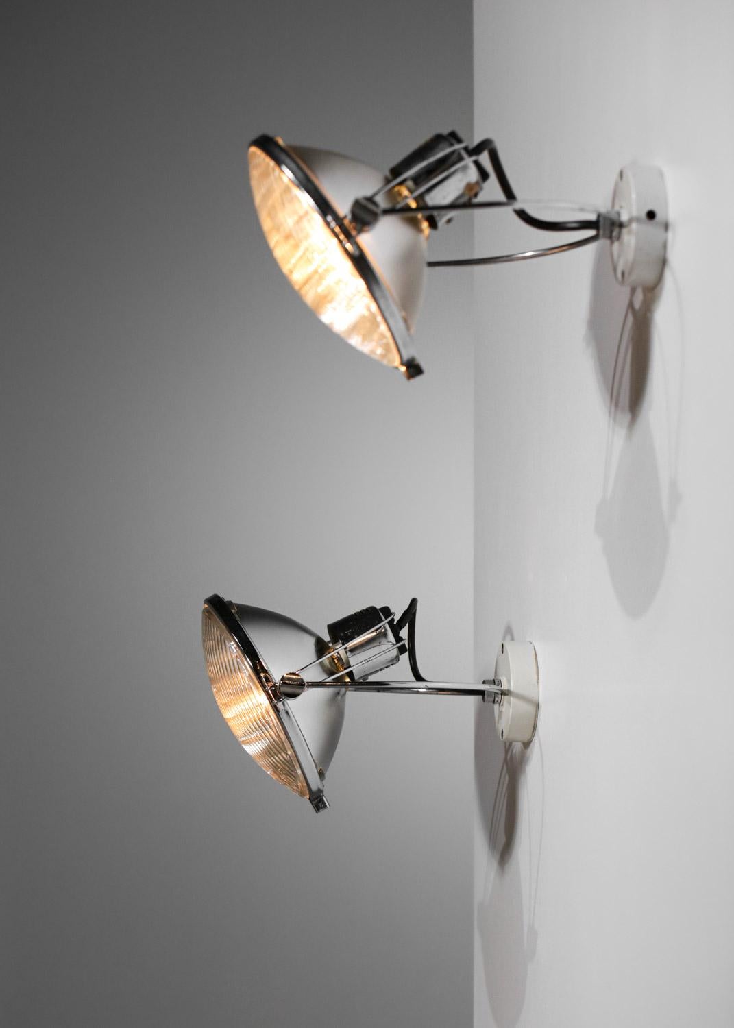 Pair of italian sconces 60's style Achille Castiglioni glass and chromed metal  For Sale 4