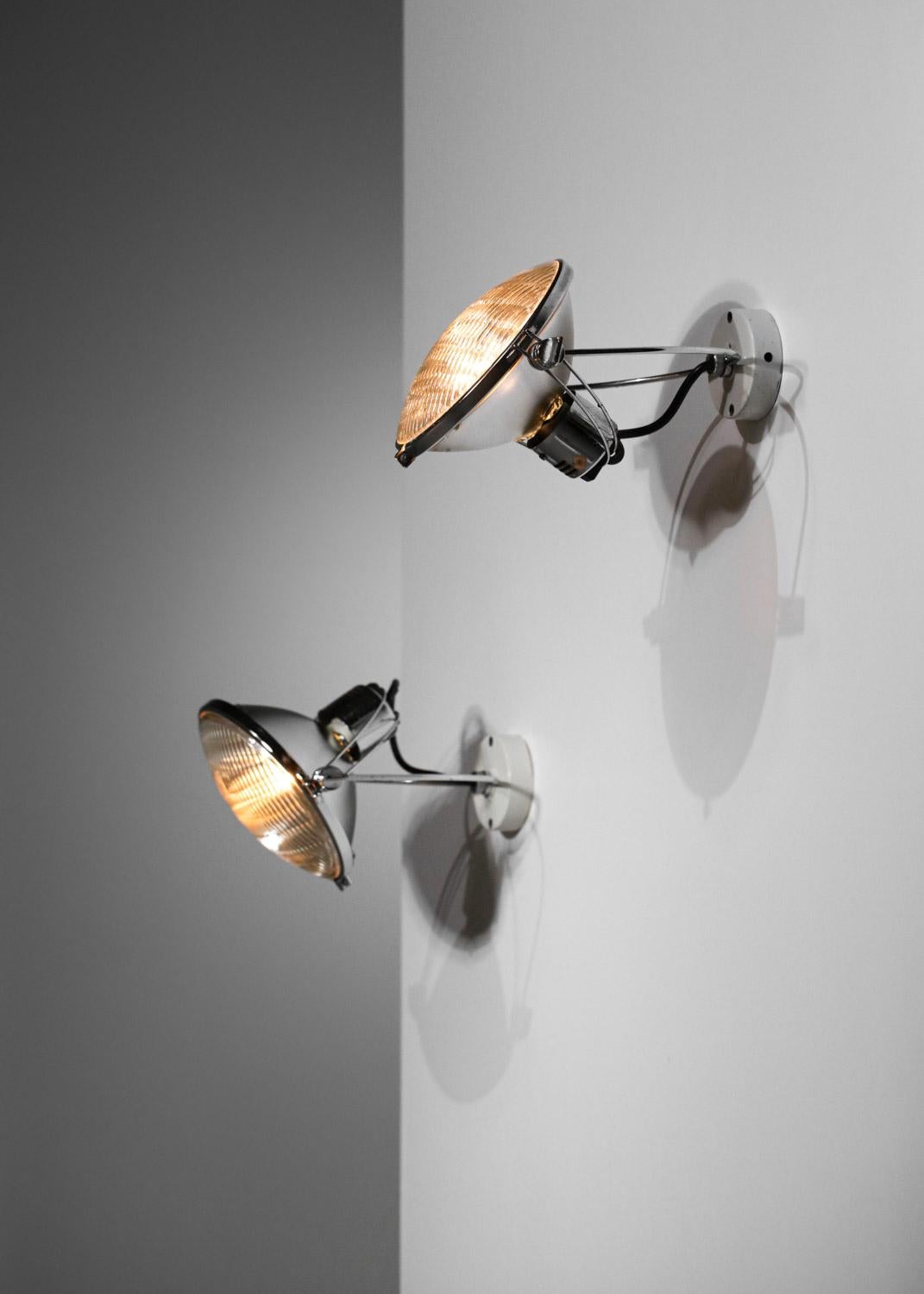Pair of italian sconces 60's style Achille Castiglioni glass and chromed metal  For Sale 8
