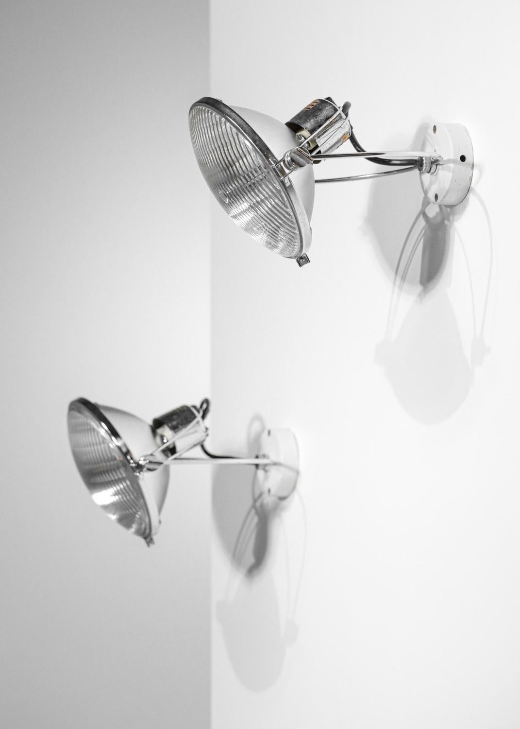 Pair of italian sconces 60's style Achille Castiglioni glass and chromed metal  In Good Condition For Sale In Lyon, FR
