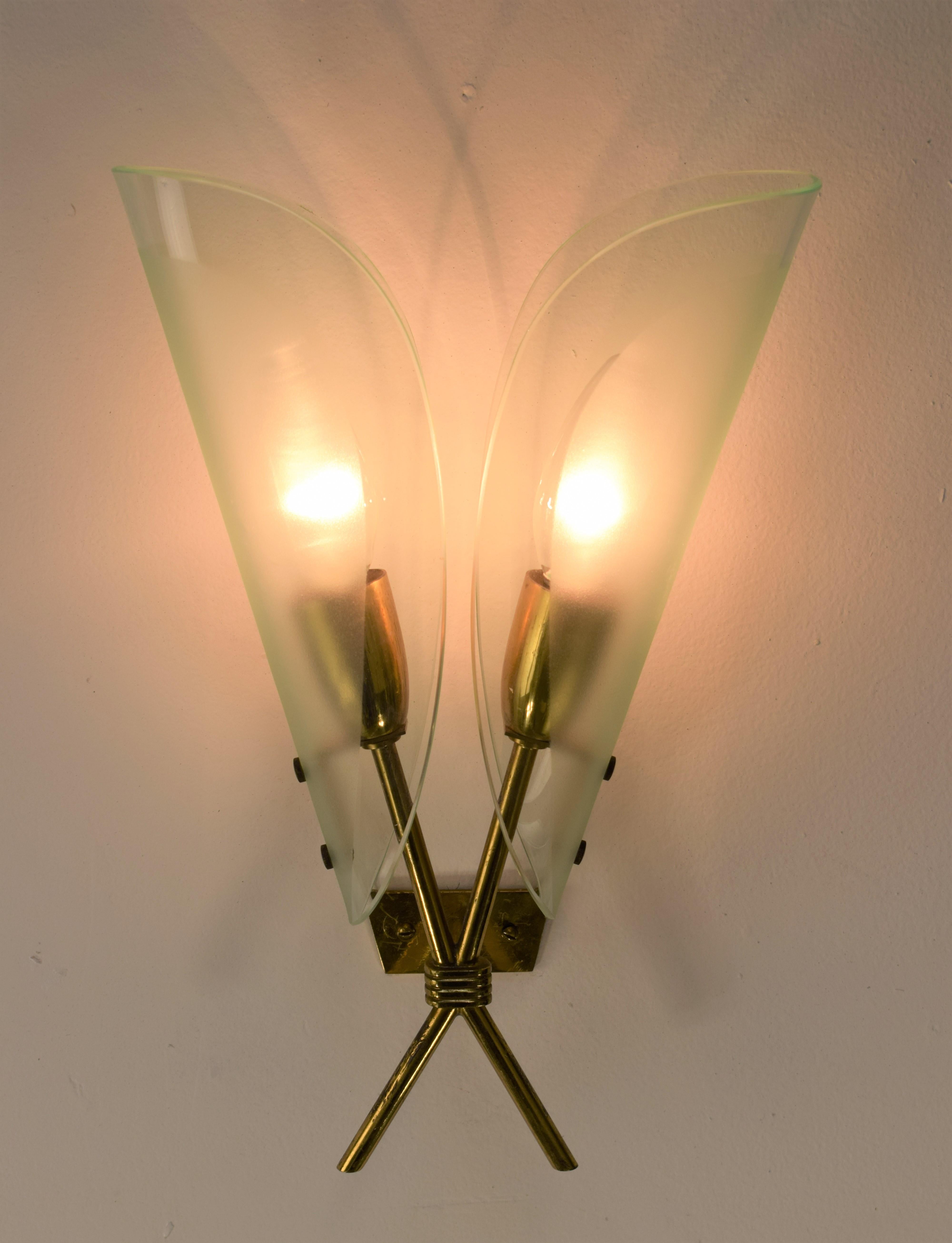 Pair of Italian Sconces, Brass and Glass, 1950s 10