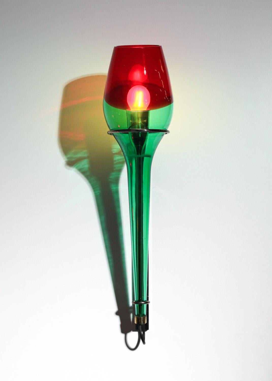 pair of Italian sconces by Vinicio Vianello for Vistosi 60's red and green glass For Sale 5