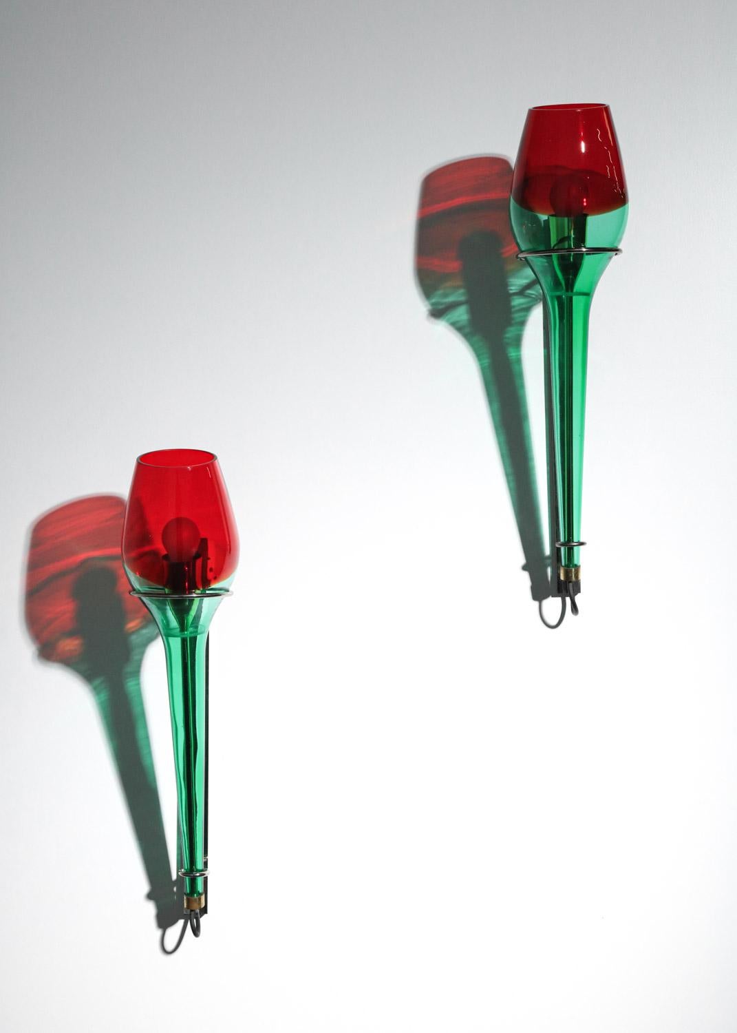 pair of Italian sconces by Vinicio Vianello for Vistosi 60's red and green glass For Sale 12