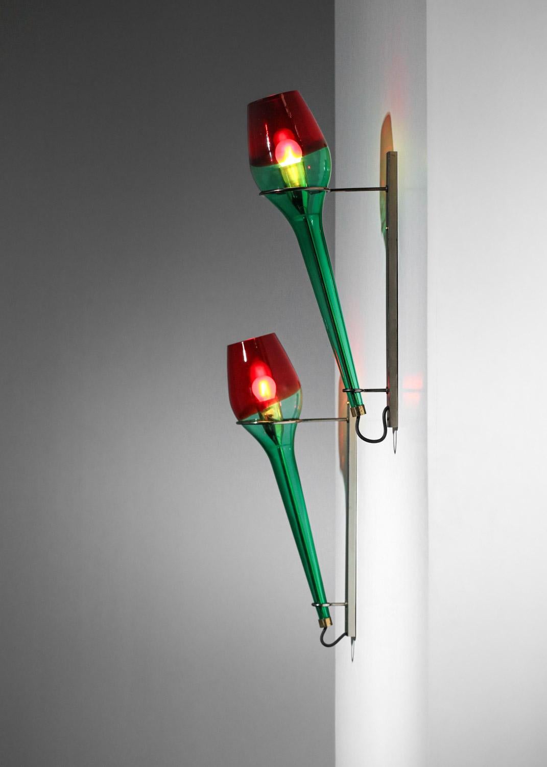 pair of Italian sconces by Vinicio Vianello for Vistosi 60's red and green glass In Good Condition For Sale In Lyon, FR
