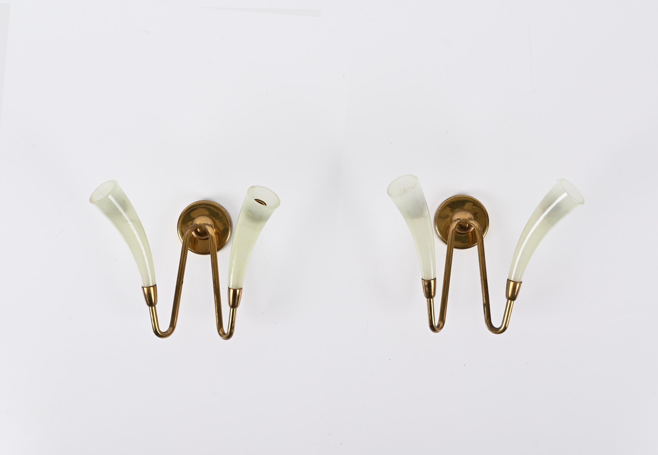 Pair of Italian Sconces in Green Murano Glass and Brass, Guglielmo UIrich 1940s For Sale 7