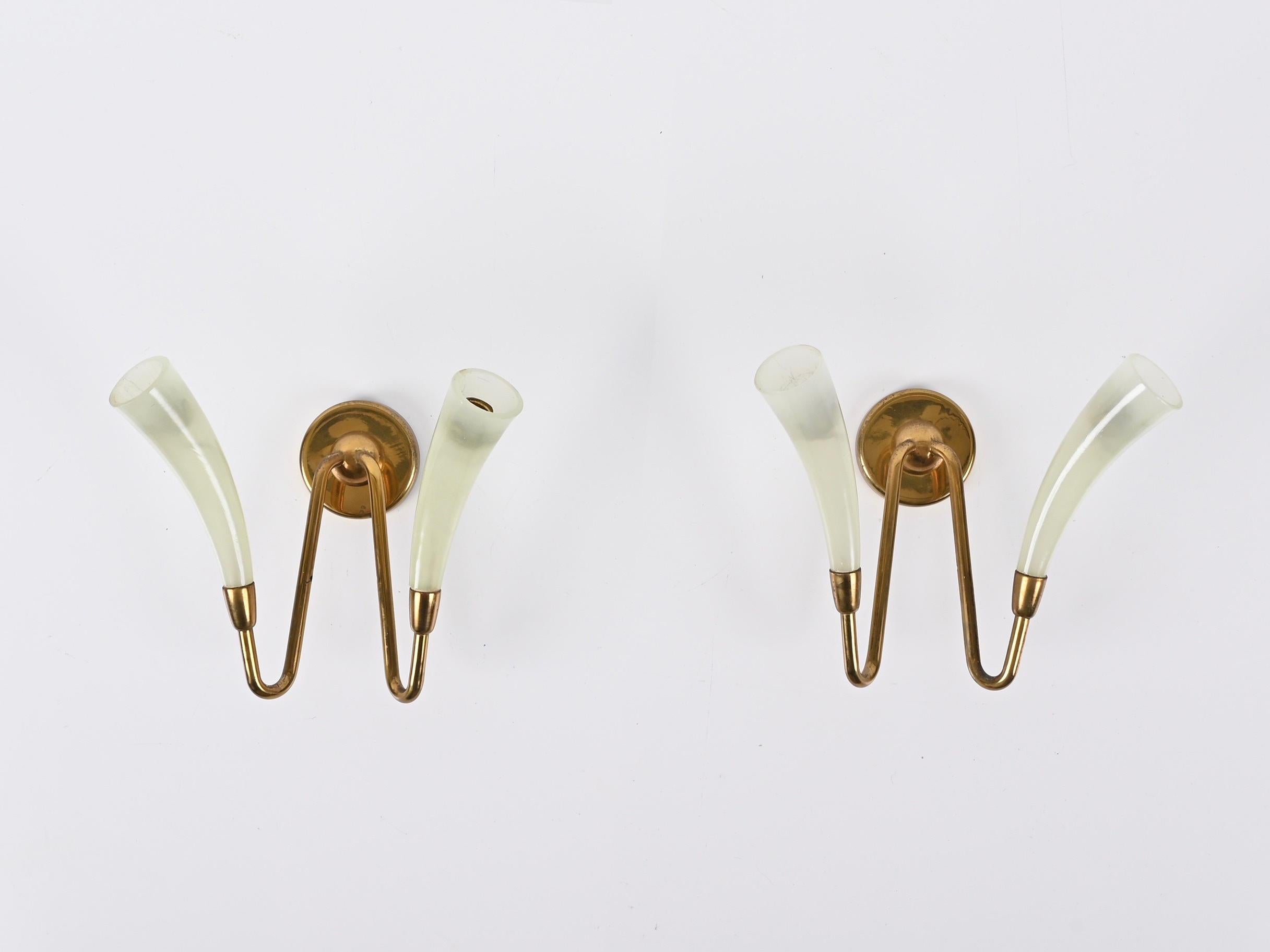 Pareja de candelabros italianos de cristal de Murano verde y latón, Guglielmo UIrich, años 40 en venta 5