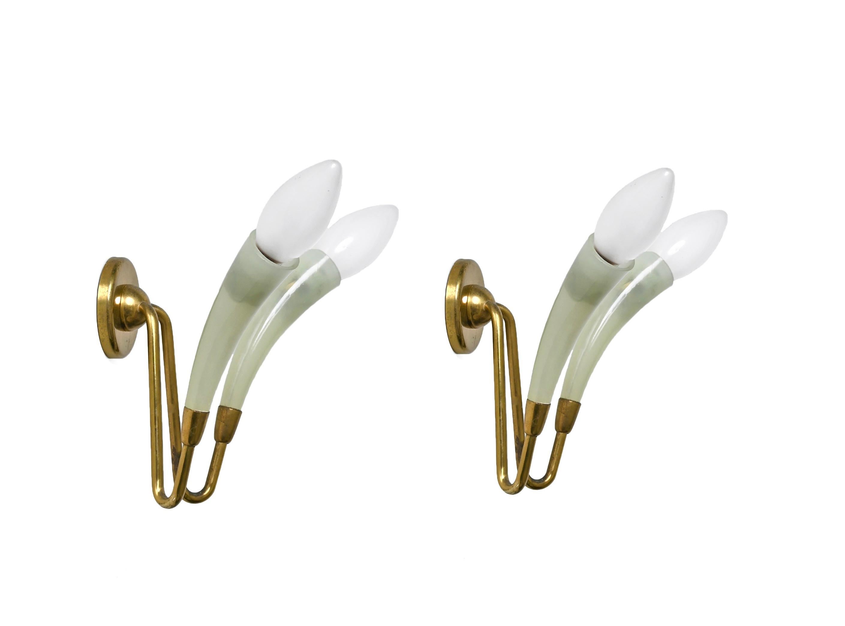 Mid-20th Century Pair of Italian Sconces in Green Murano Glass and Brass, Guglielmo UIrich 1940s For Sale
