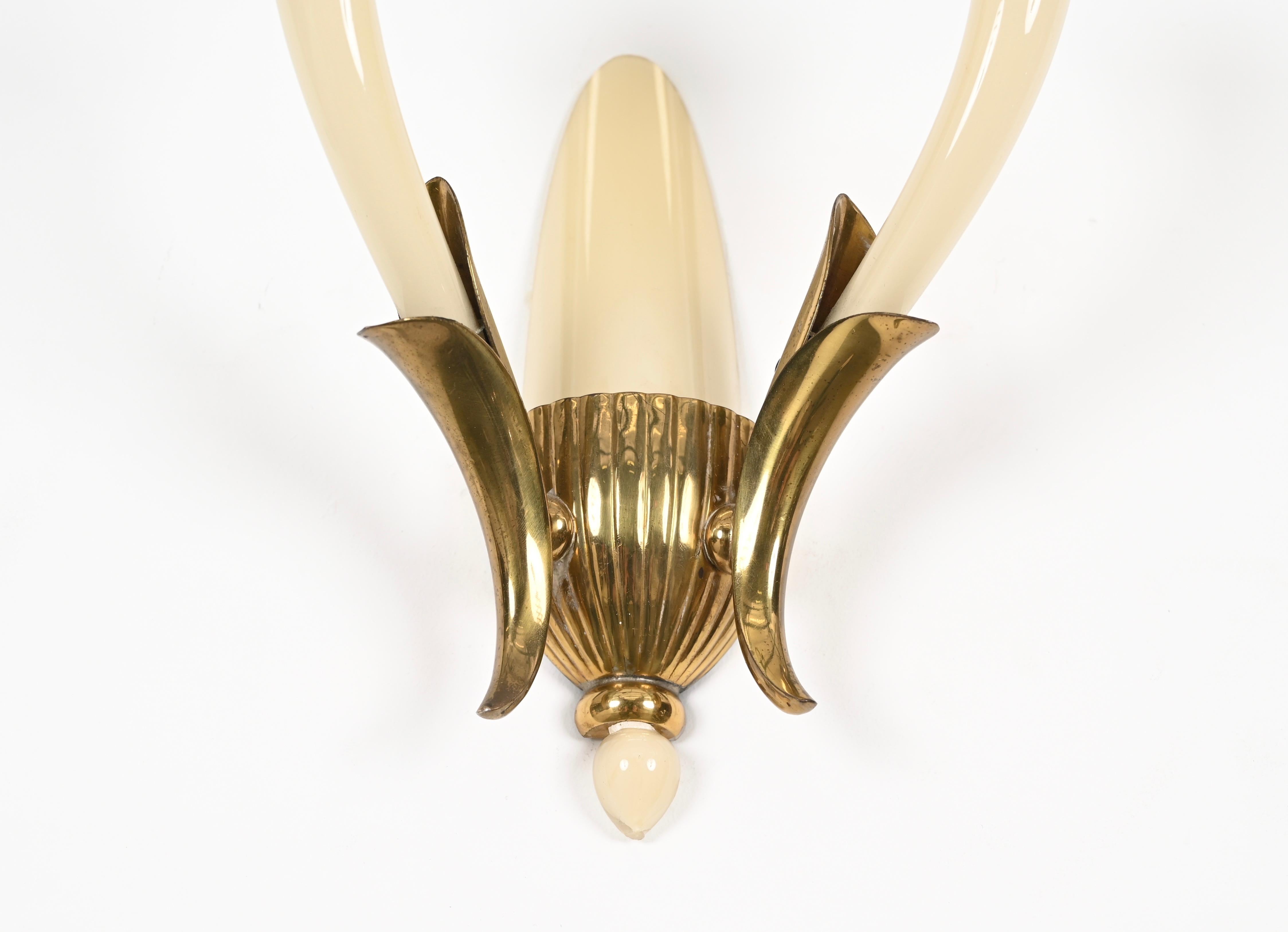 Pair of Italian Sconces in Ivory Murano Glass and Brass by Ulrich, Italy 1940s For Sale 6