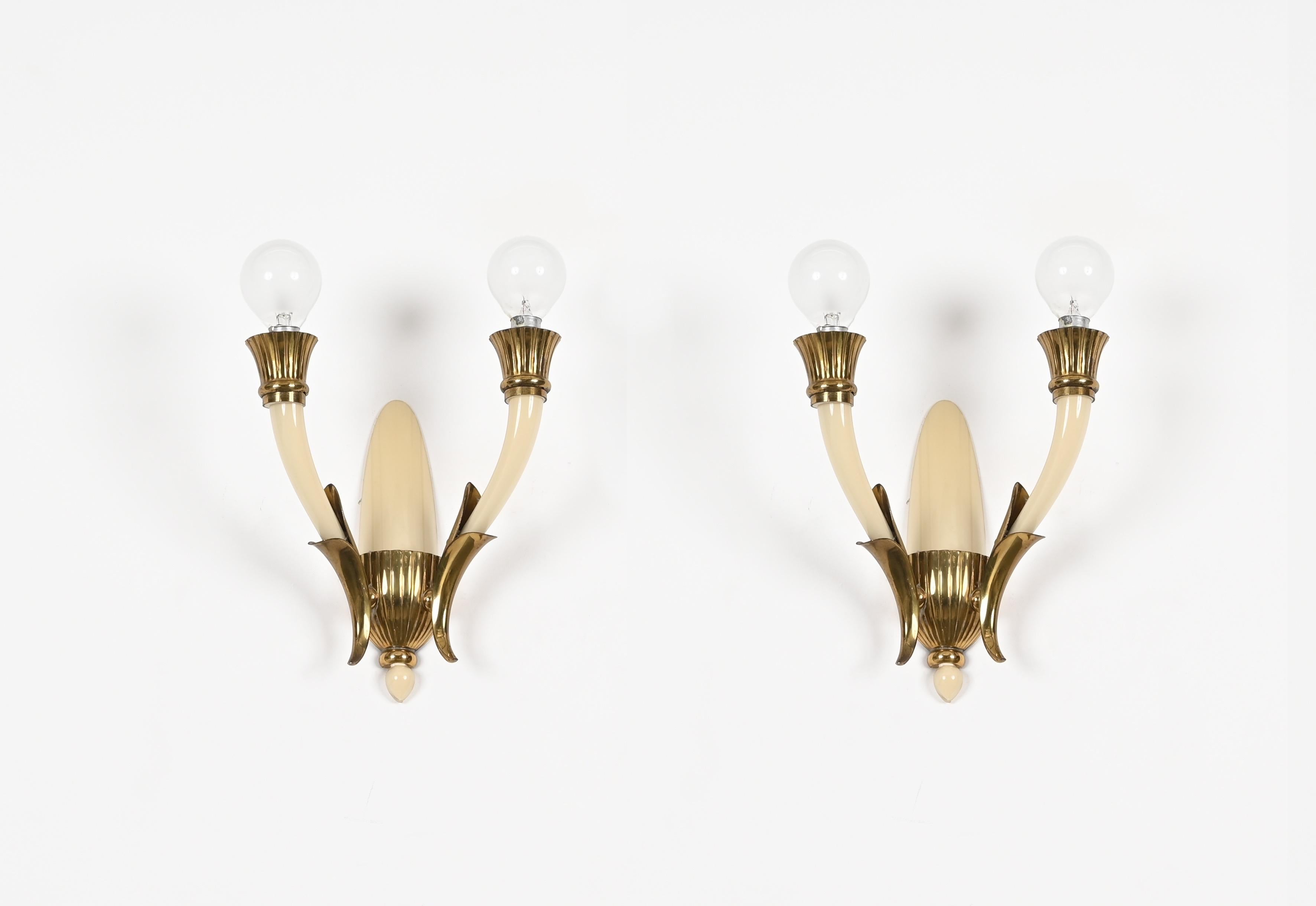 Pair of Italian Sconces in Ivory Murano Glass and Brass by Ulrich, Italy 1940s For Sale 7