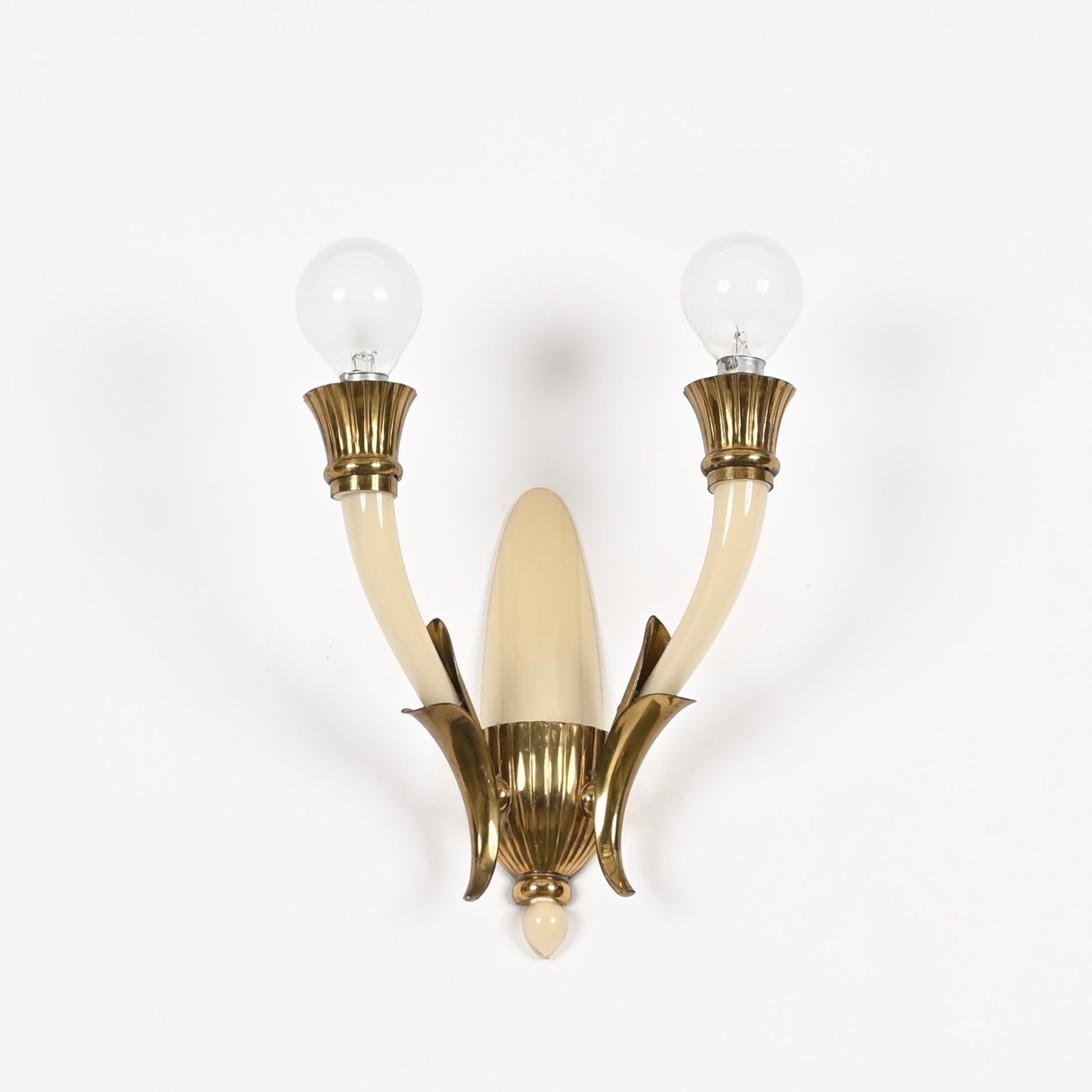 Pair of Italian Sconces in Ivory Murano Glass and Brass by Ulrich, Italy 1940s For Sale 8