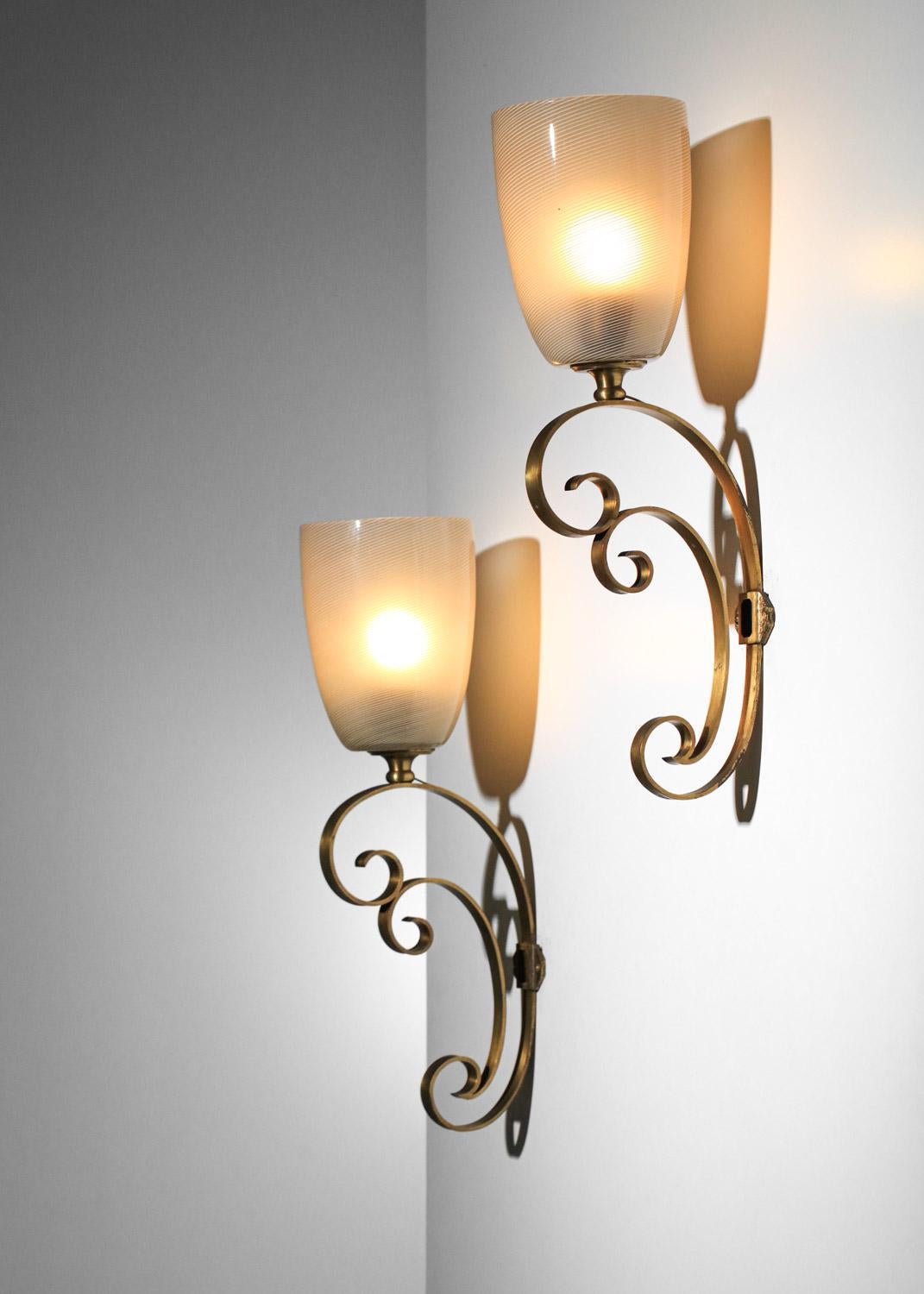 Paire d'appliques italiennes en verre de Murano sur structure en métal doré des années 60 en vente 6