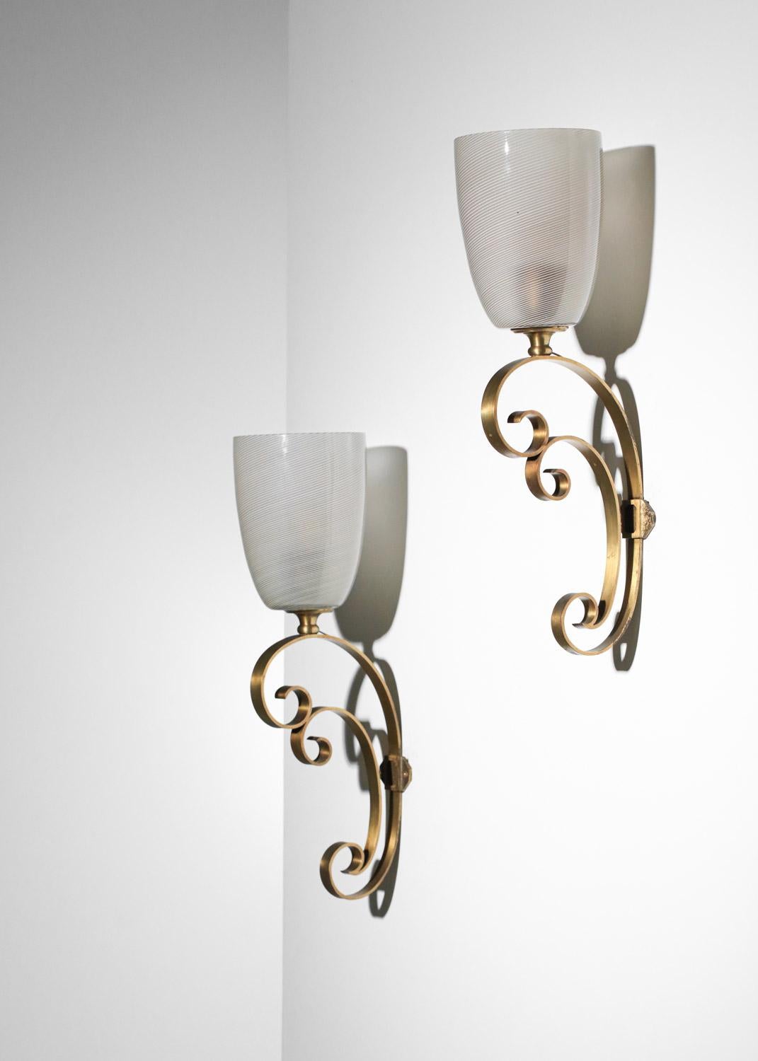 Paire d'appliques italiennes en verre de Murano sur structure en métal doré des années 60 en vente 7