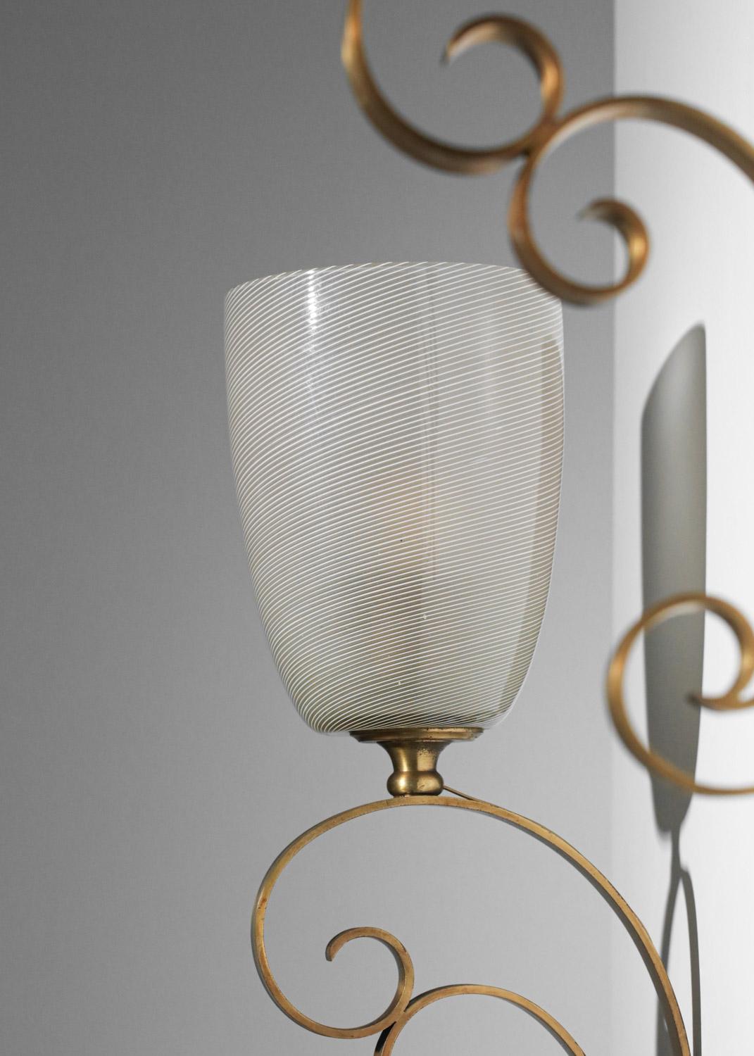 Paire d'appliques italiennes en verre de Murano sur structure en métal doré des années 60 en vente 8