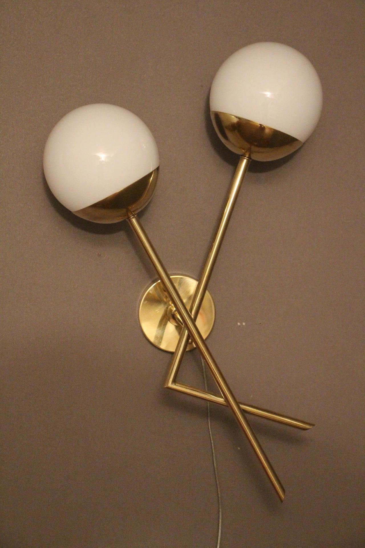 Mid-Century Modern Pair of Sconces in White Murano Glass and Brass, Stilnovo Style Wall Lights For Sale