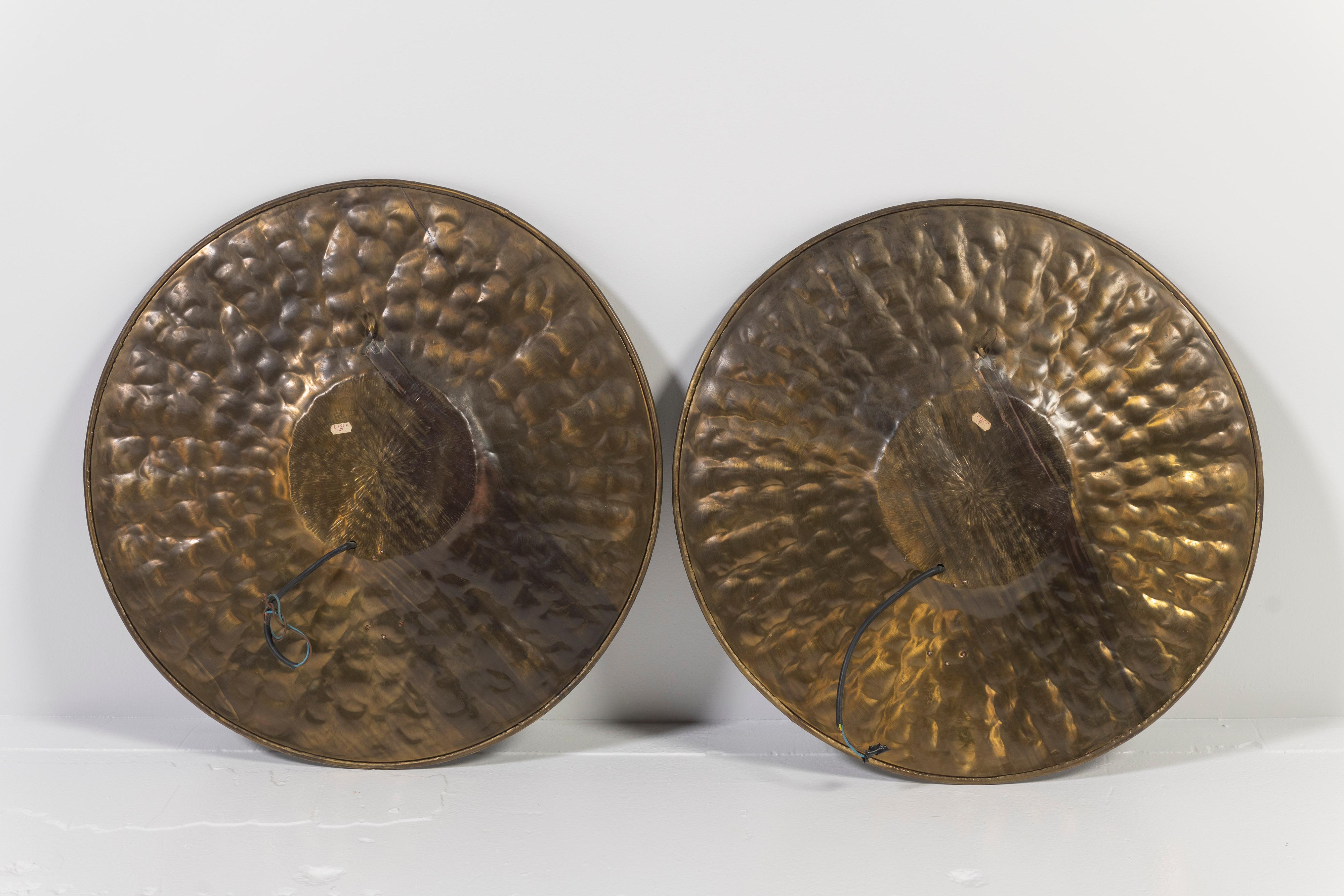 Hammered Pair of Italian Sconces of Embossed Brass, 1970s For Sale