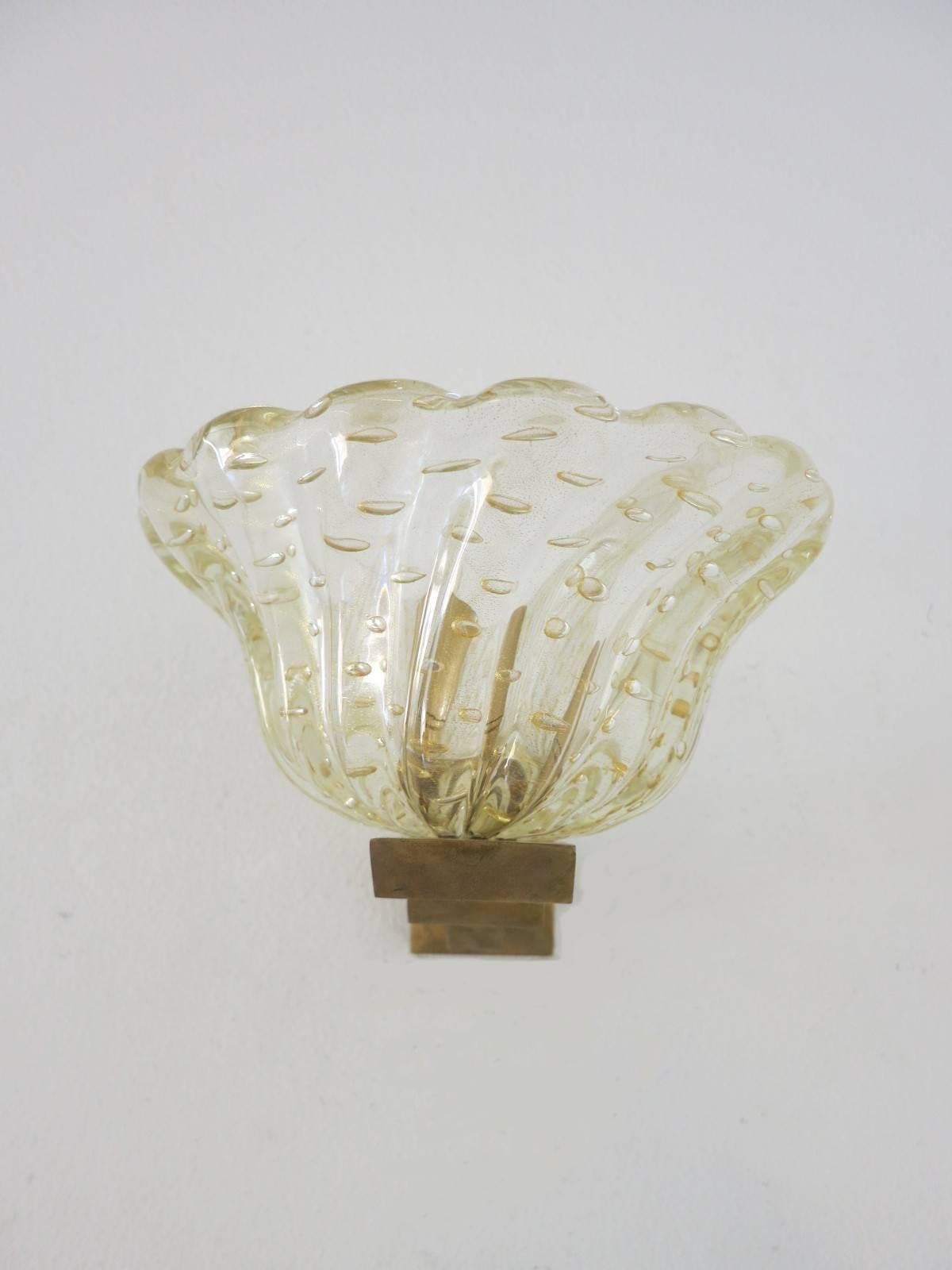 Pair of Italian Sconces w/ Murano Glass Designed by Barovier e Toso, 1930s In Good Condition In Los Angeles, CA