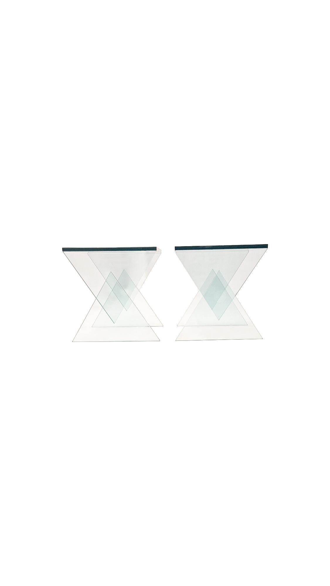 italien Pair of Italian Sculpted Glass Side Tables en vente