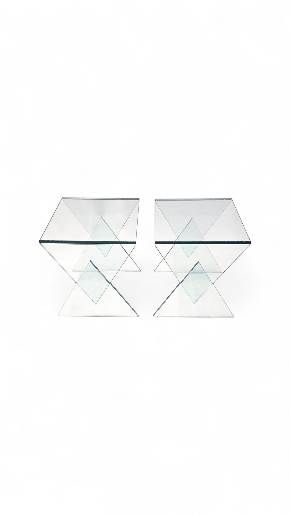 Pair of Italian Sculpted Glass Side Tables Bon état - En vente à Middlesex, NJ
