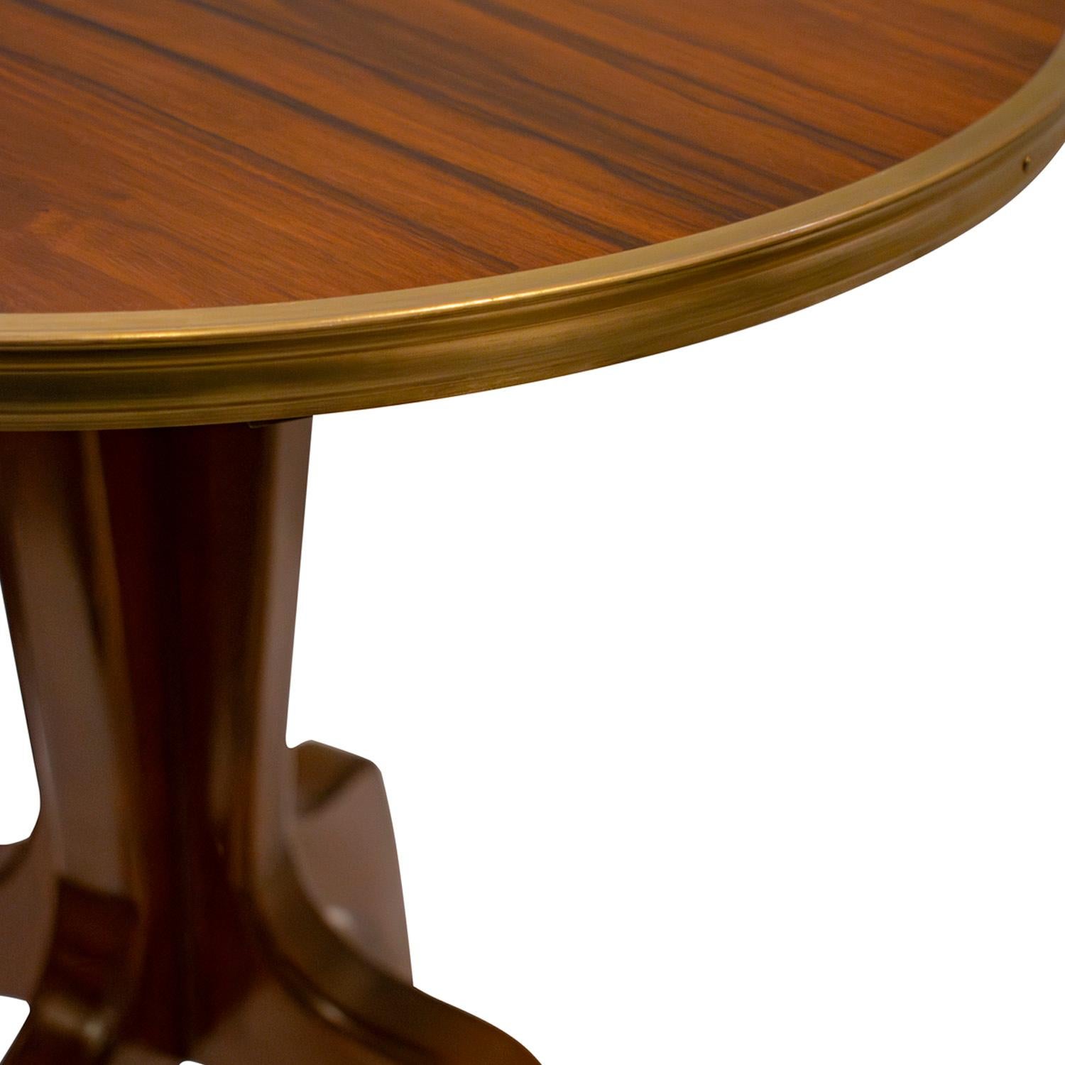 Milieu du XXe siècle Paire de tables d'appoint sculpturales italiennes avec plateaux en bois de rose 1950 en vente