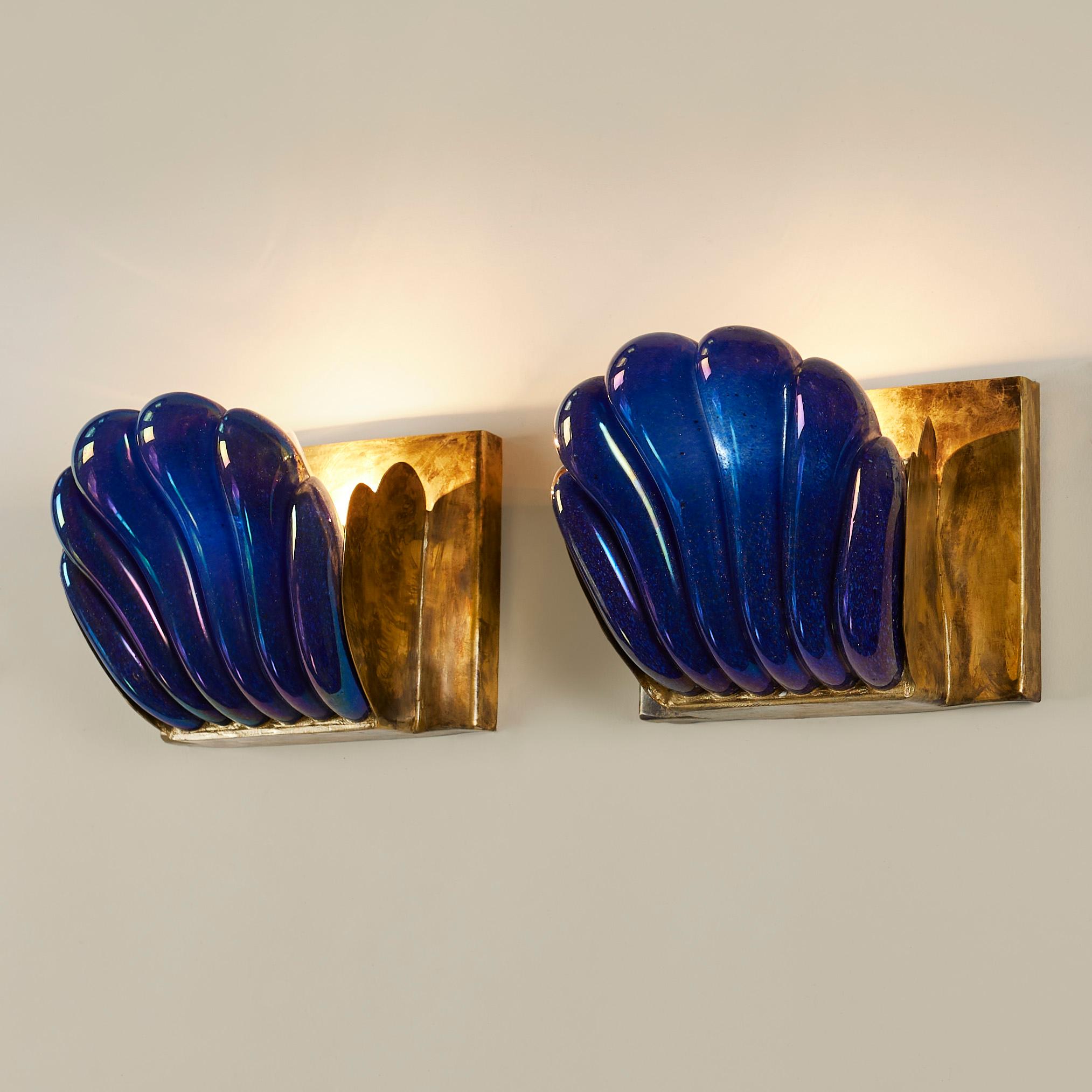 Pair of Italian Seguso 1950s Murano iridescent Egyptian blue scalloped wall ligh In Good Condition For Sale In London, GB