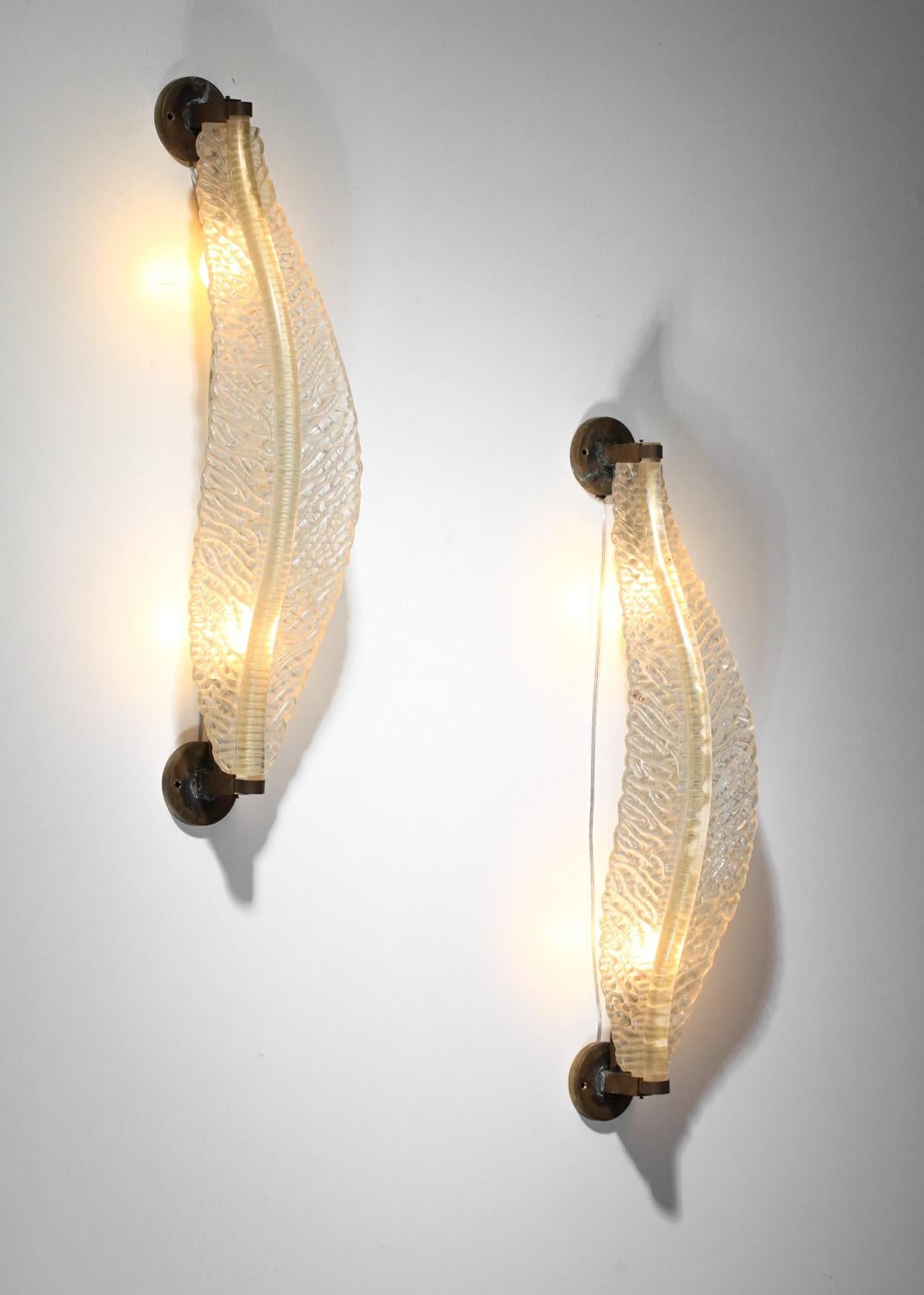 Milieu du XXe siècle Paire d'appliques italiennes Seguso en verre de Murano, années 1940, feuilles en vente