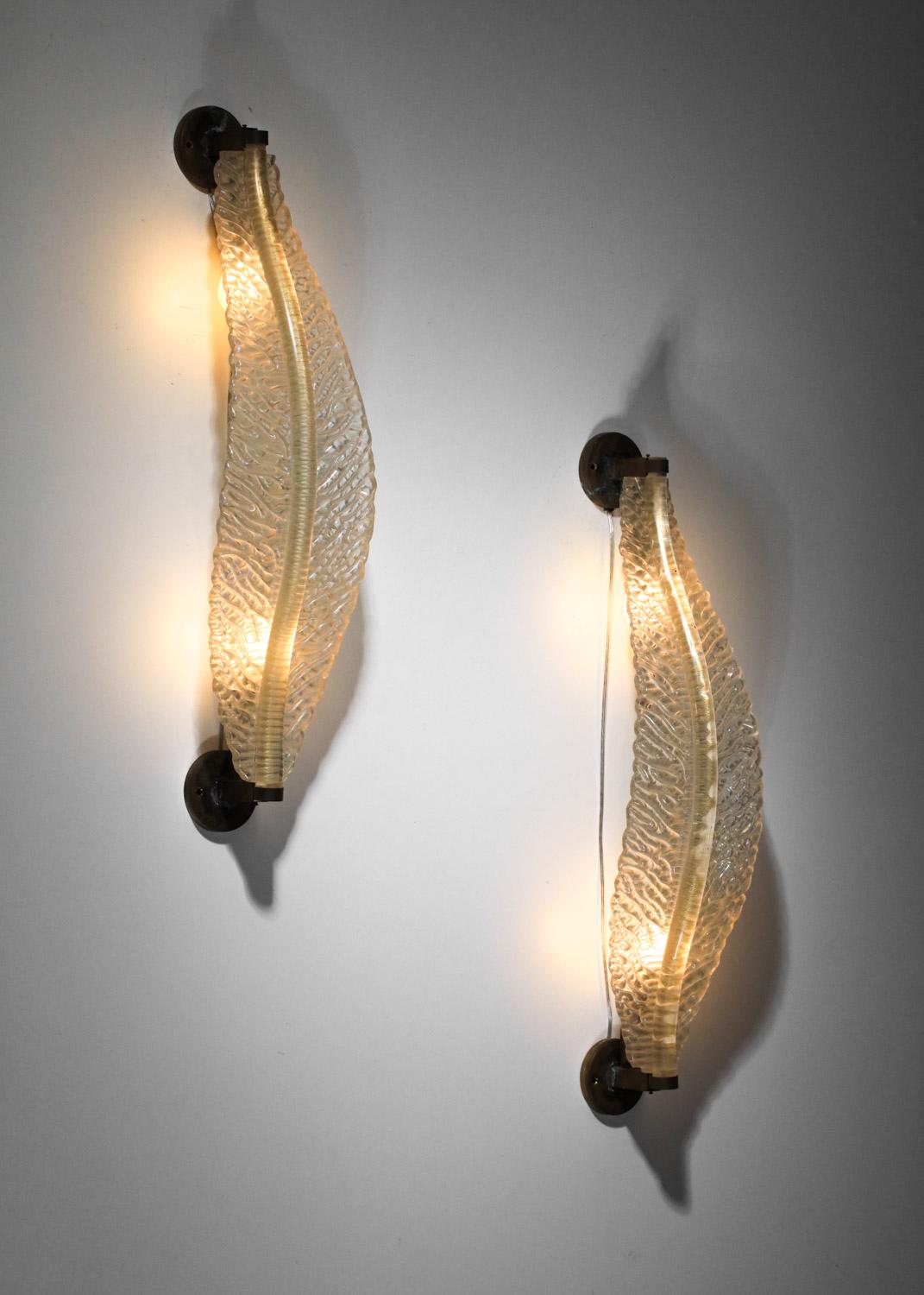 Laiton Paire d'appliques italiennes Seguso en verre de Murano, années 1940, feuilles en vente
