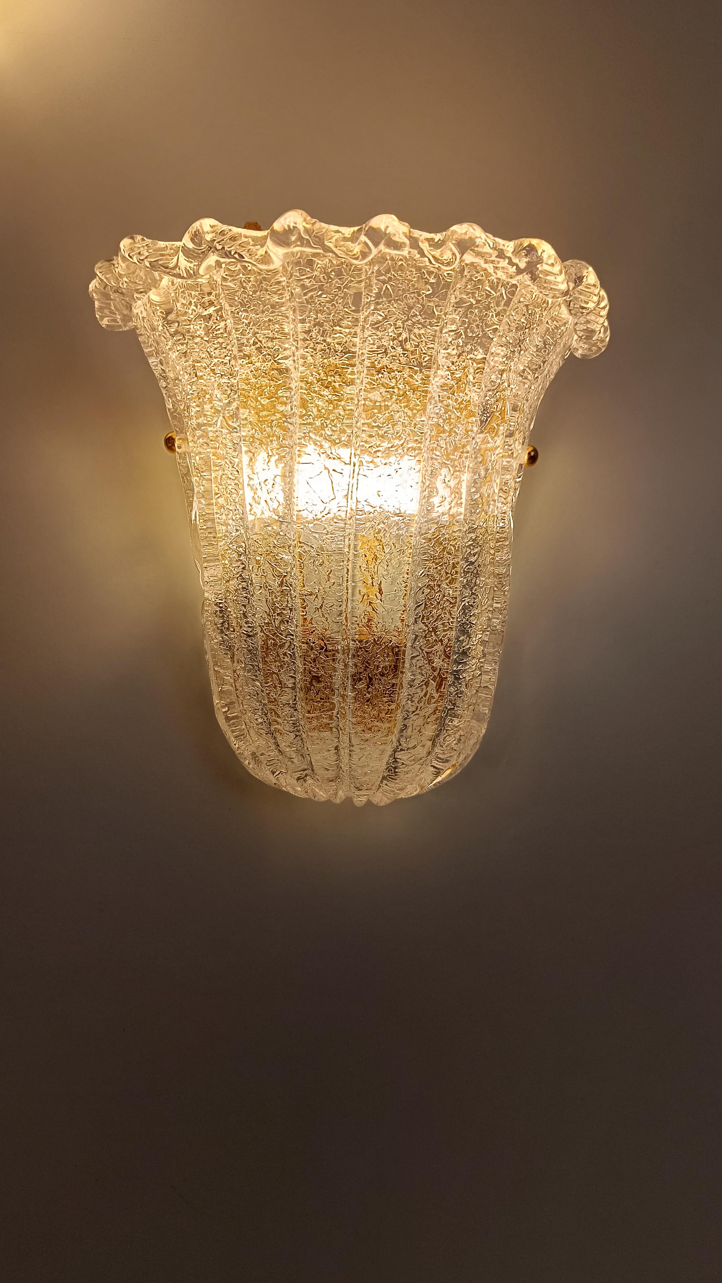 Metallo Coppia di scudi italiani in vetro di Murano Graniglia, stile Barovier, anni '80 in vendita