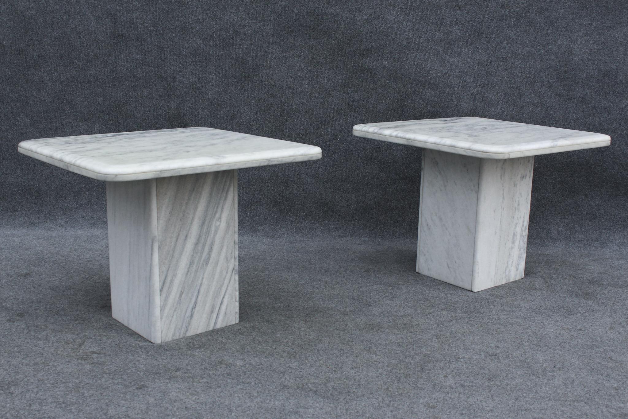 Pair of Italian Side Tables in White Marble With Grey Veining 1970s For Sale 7