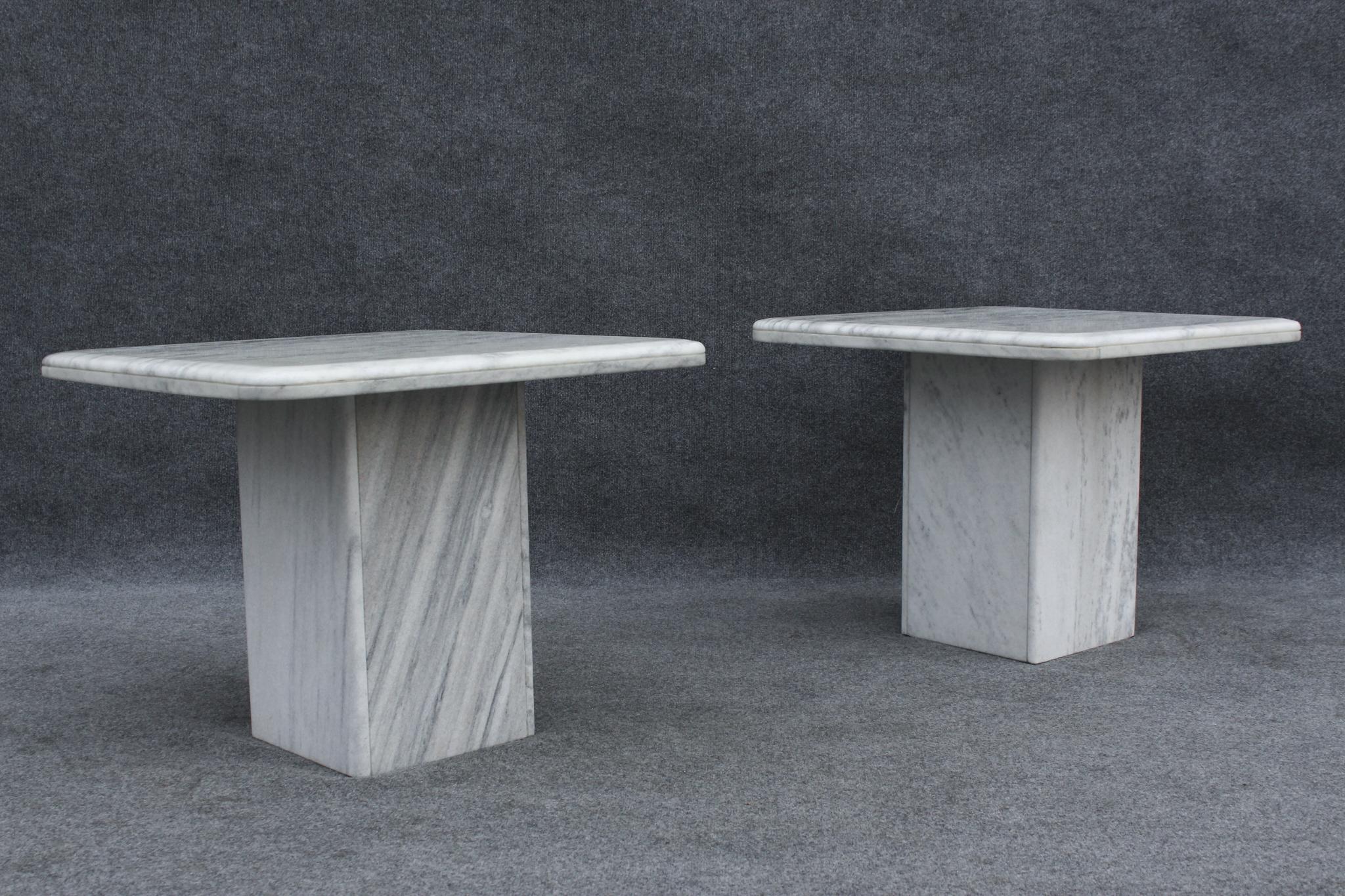 Pair of Italian Side Tables in White Marble With Grey Veining 1970s For Sale 8