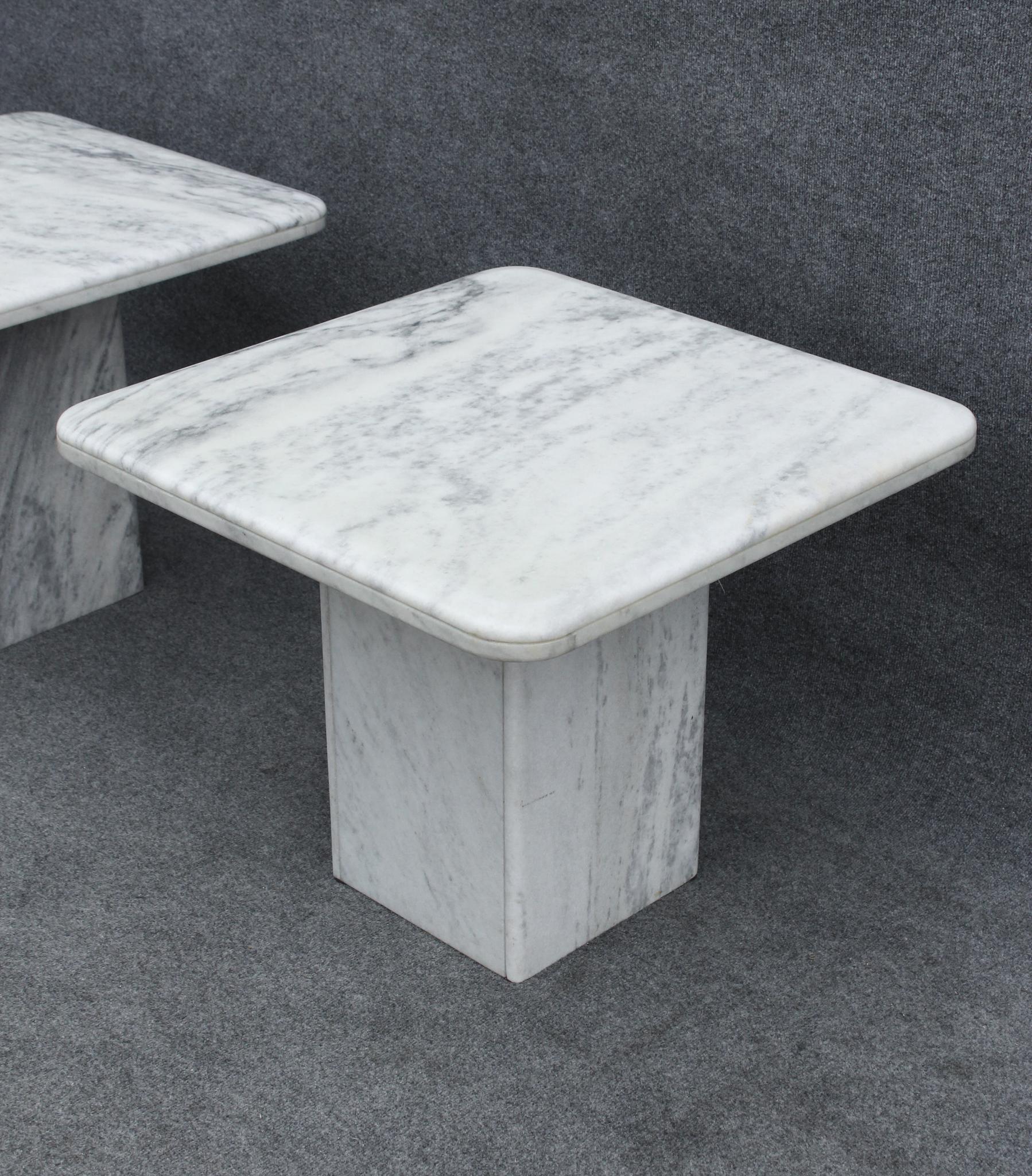 Pair of Italian Side Tables in White Marble With Grey Veining 1970s For Sale 1