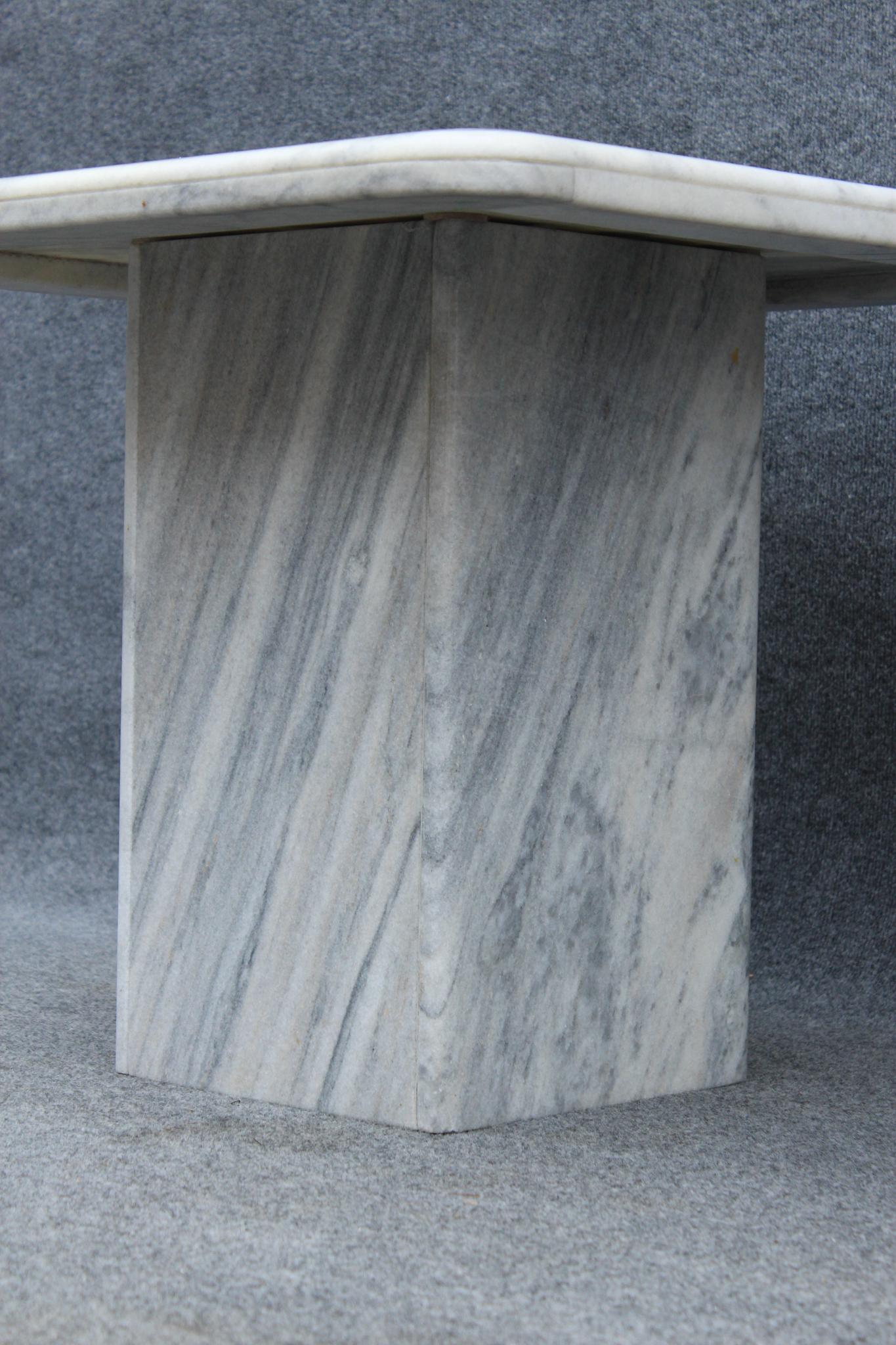 Pair of Italian Side Tables in White Marble With Grey Veining 1970s For Sale 2