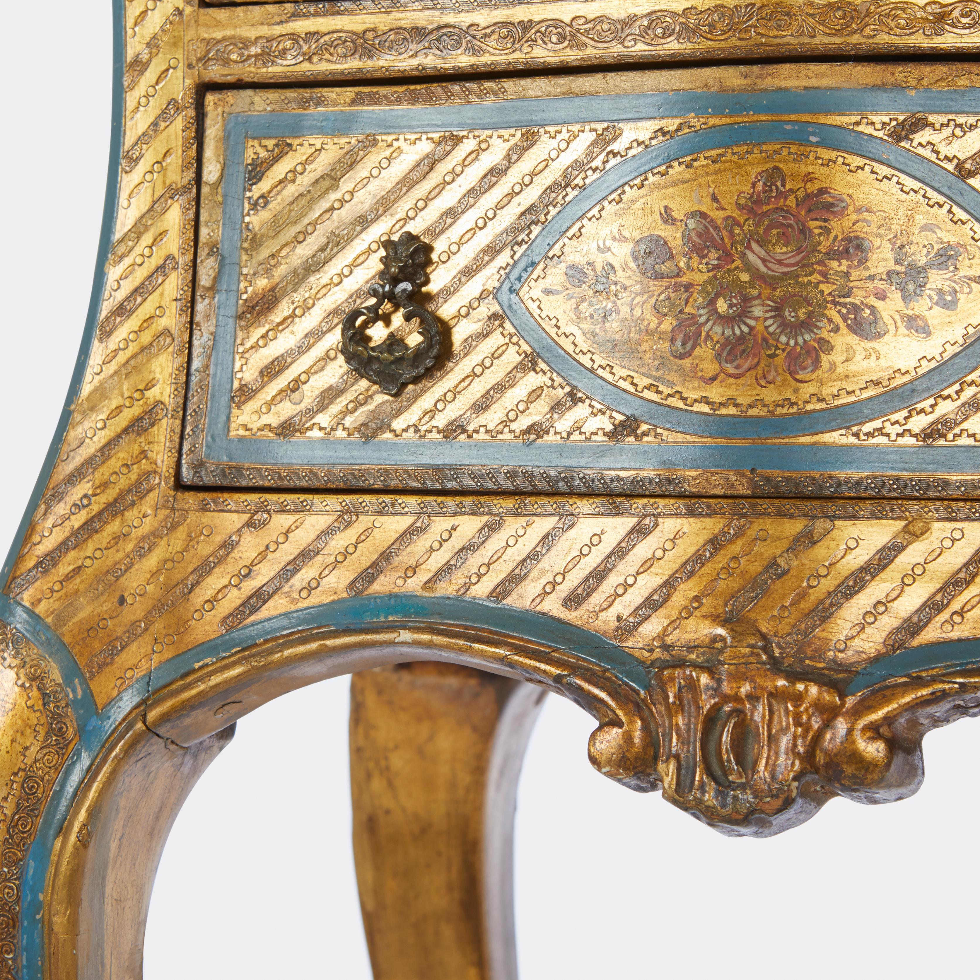 Pair of Italian Side Tables with Gilt Decorations In Good Condition In New York, NY