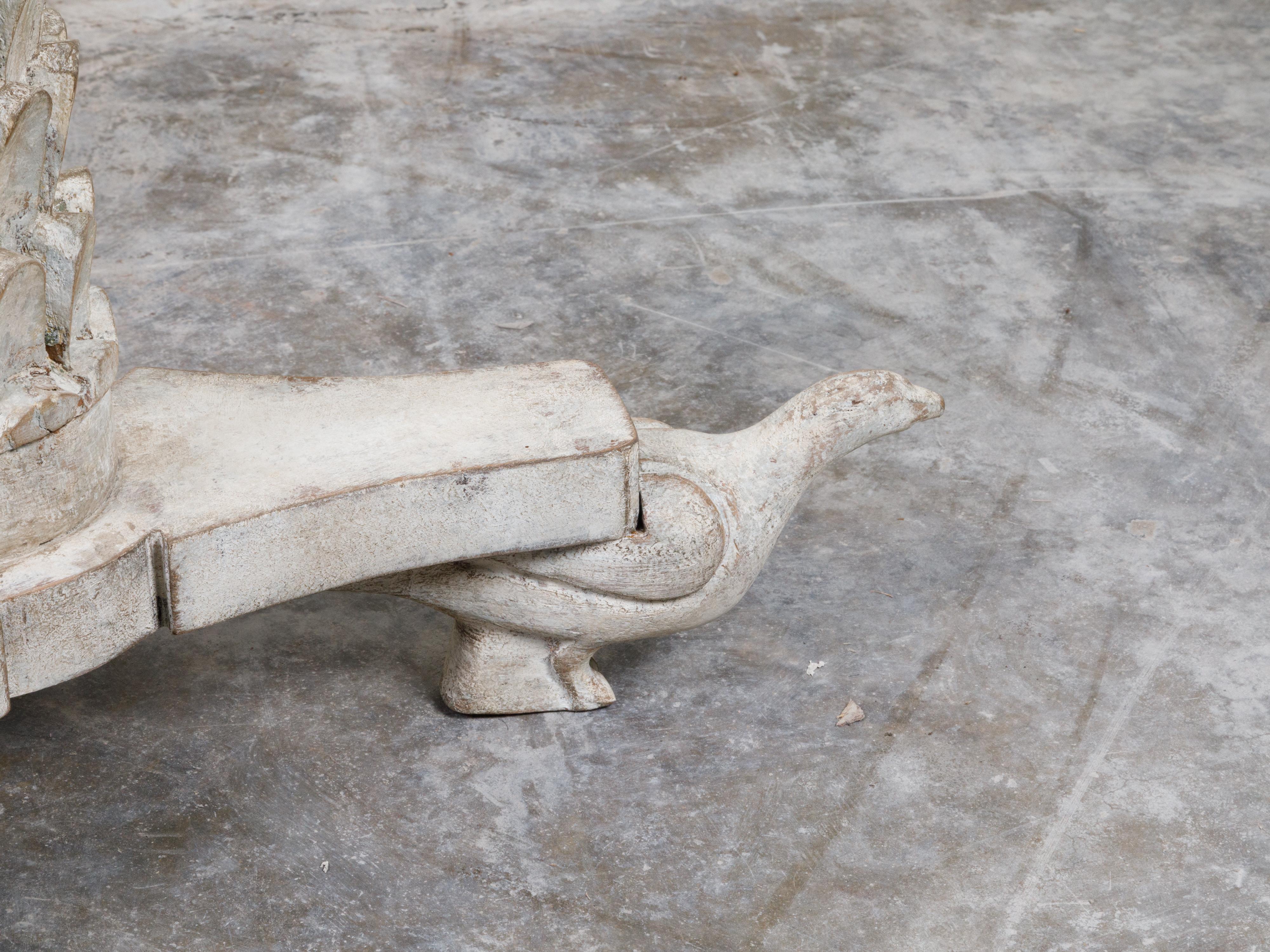 Sculpté Paire de tables d'appoint italiennes avec plateau en marbre blanc et bases en forme de palmier sculpté en vente