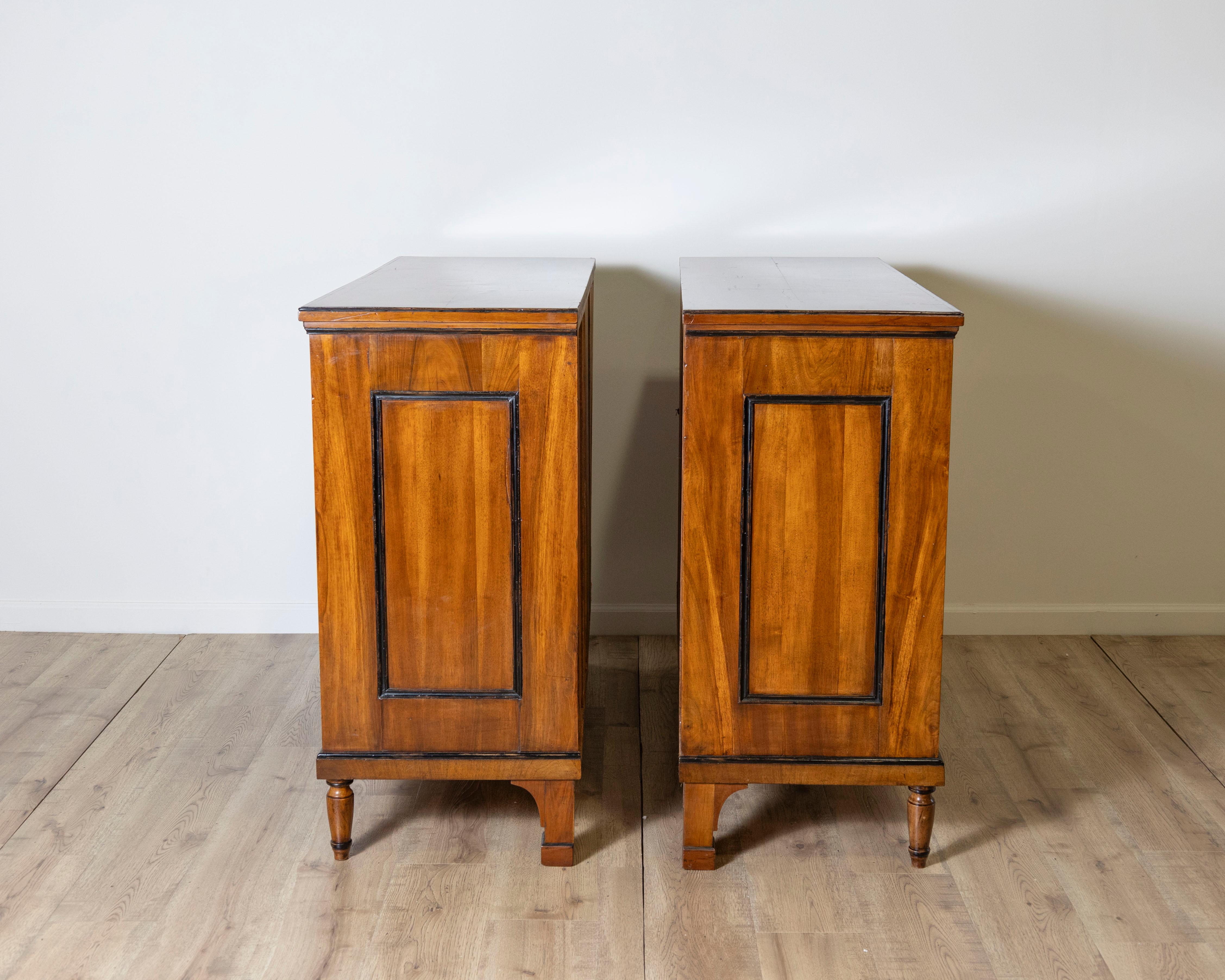 Paar italienische Sideboards aus dem späten 19. Jahrhundert im Angebot 4