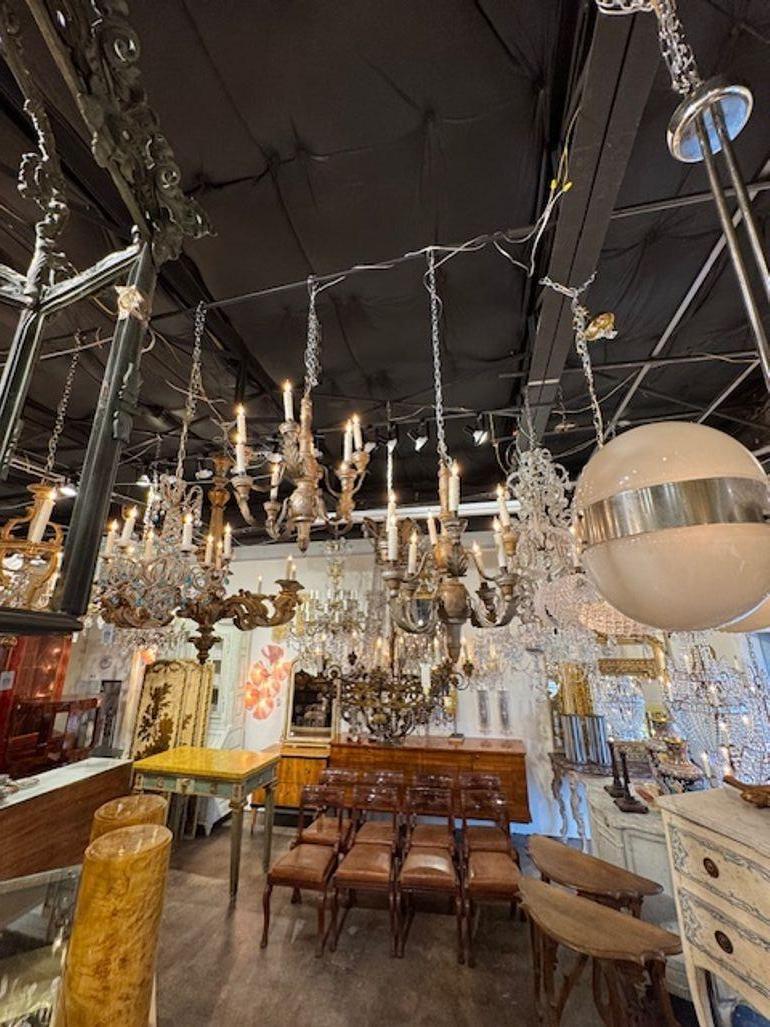 Paar italienische vergoldete Silber-Holz-Kronleuchter im Zustand „Gut“ im Angebot in Dallas, TX