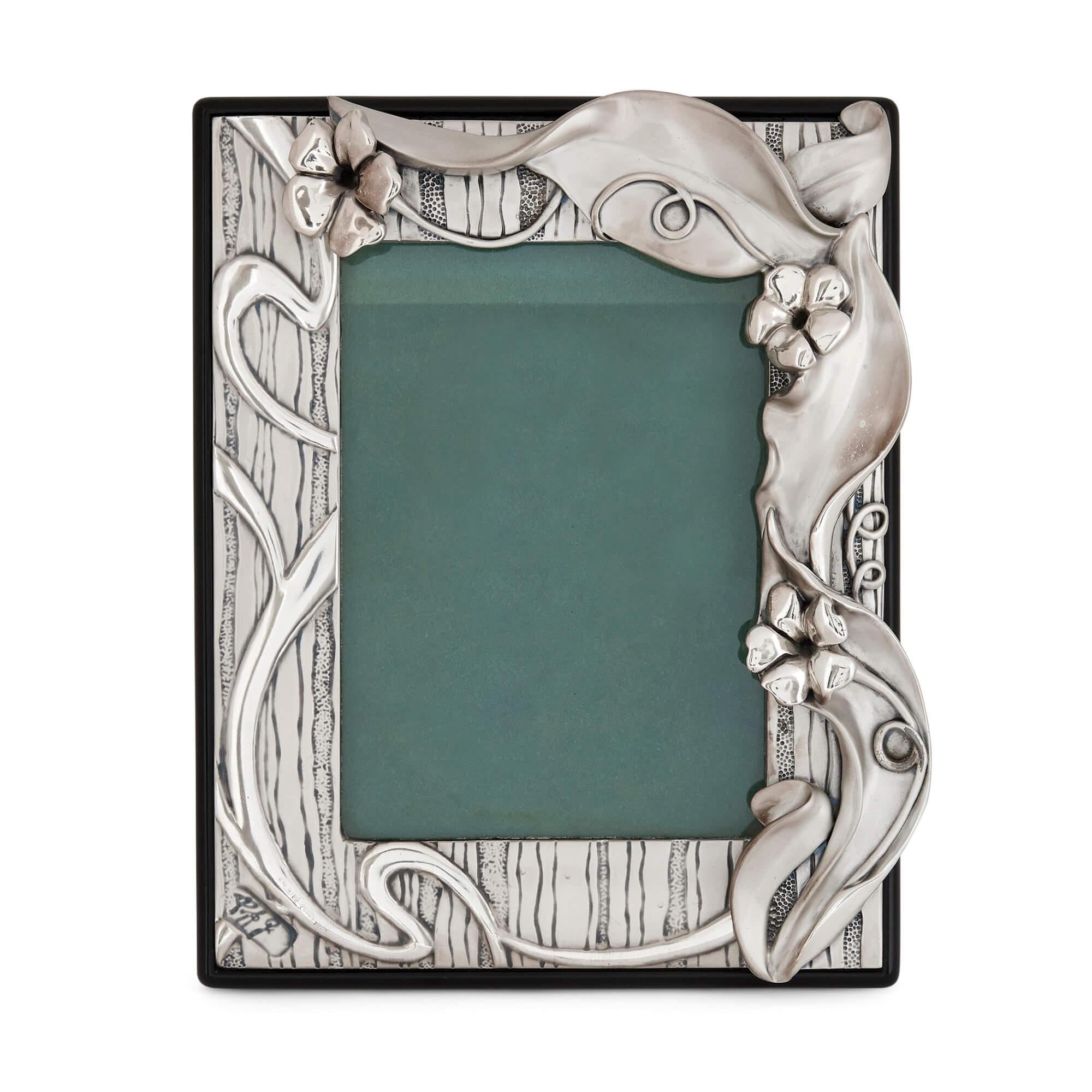 Pair of Italian Silver Picture Frames in the Art Nouveau Style In Good Condition For Sale In London, GB