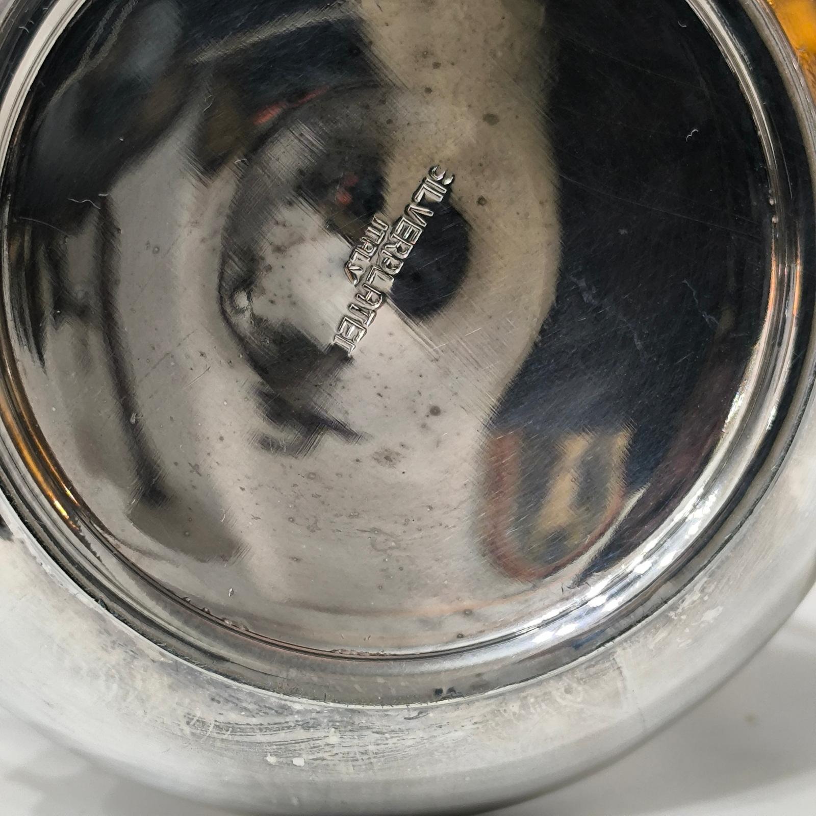 Coppia di vasi italiani con manico Soliflores placcati in argento, dal design sofisticato in vendita 6
