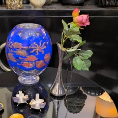 Coppia di vasi italiani con manico Soliflores placcati in argento, dal design sofisticato