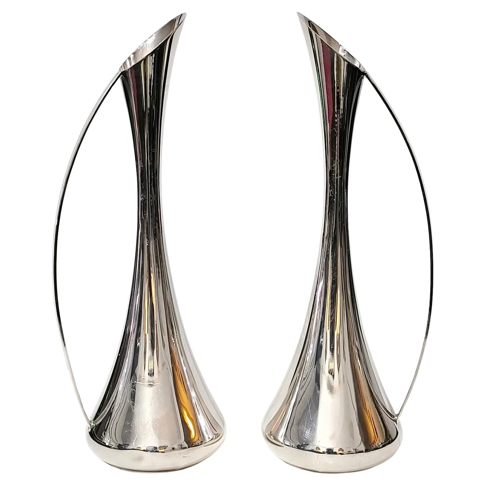 Coppia di vasi italiani con manico Soliflores placcati in argento, dal design sofisticato