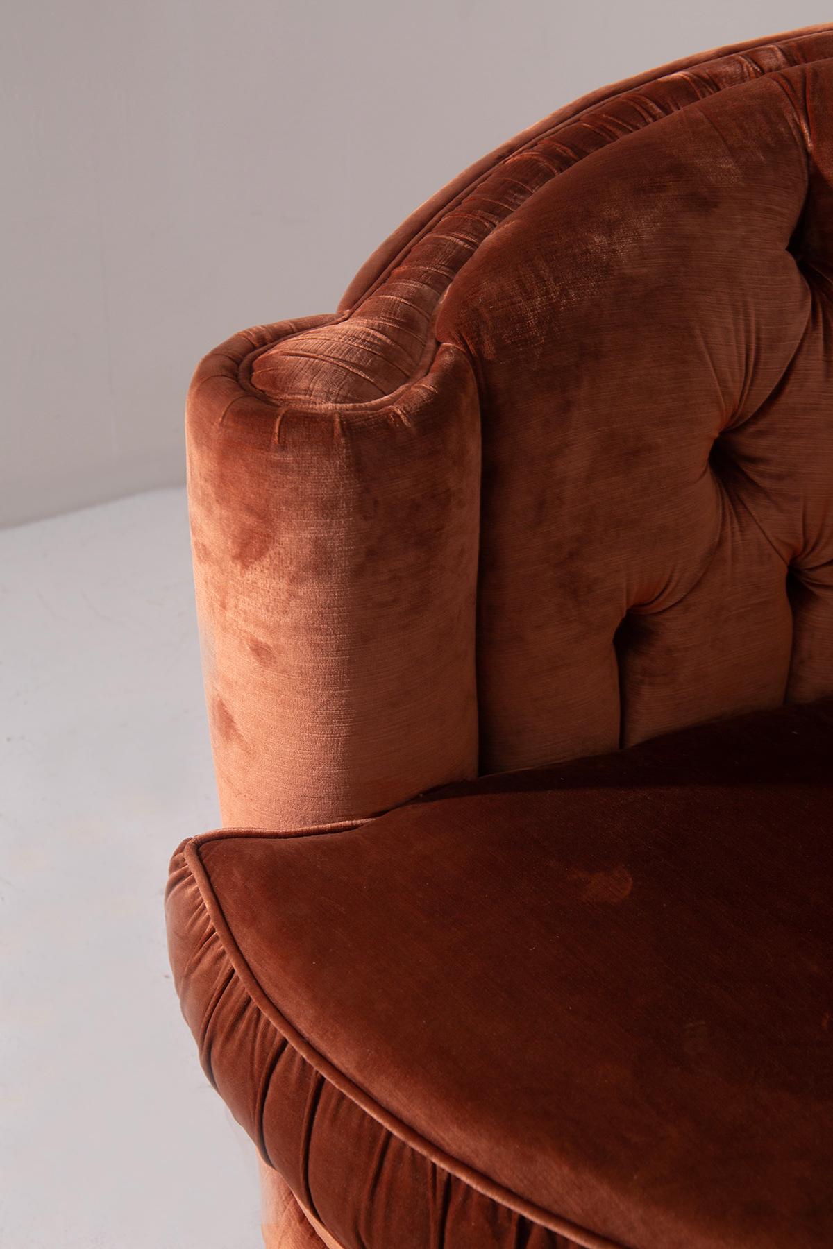 Pair of Italian sofas in orange capitonné velvet in Art Decò style in vendita 5