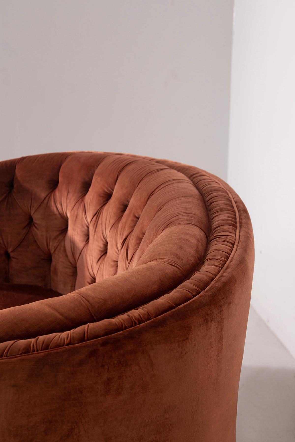 Pair of Italian sofas in orange capitonné velvet in Art Decò style in vendita 6