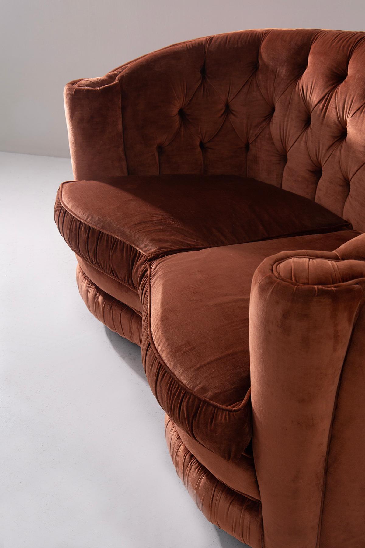 Pair of Italian sofas in orange capitonné velvet in Art Decò style in vendita 3