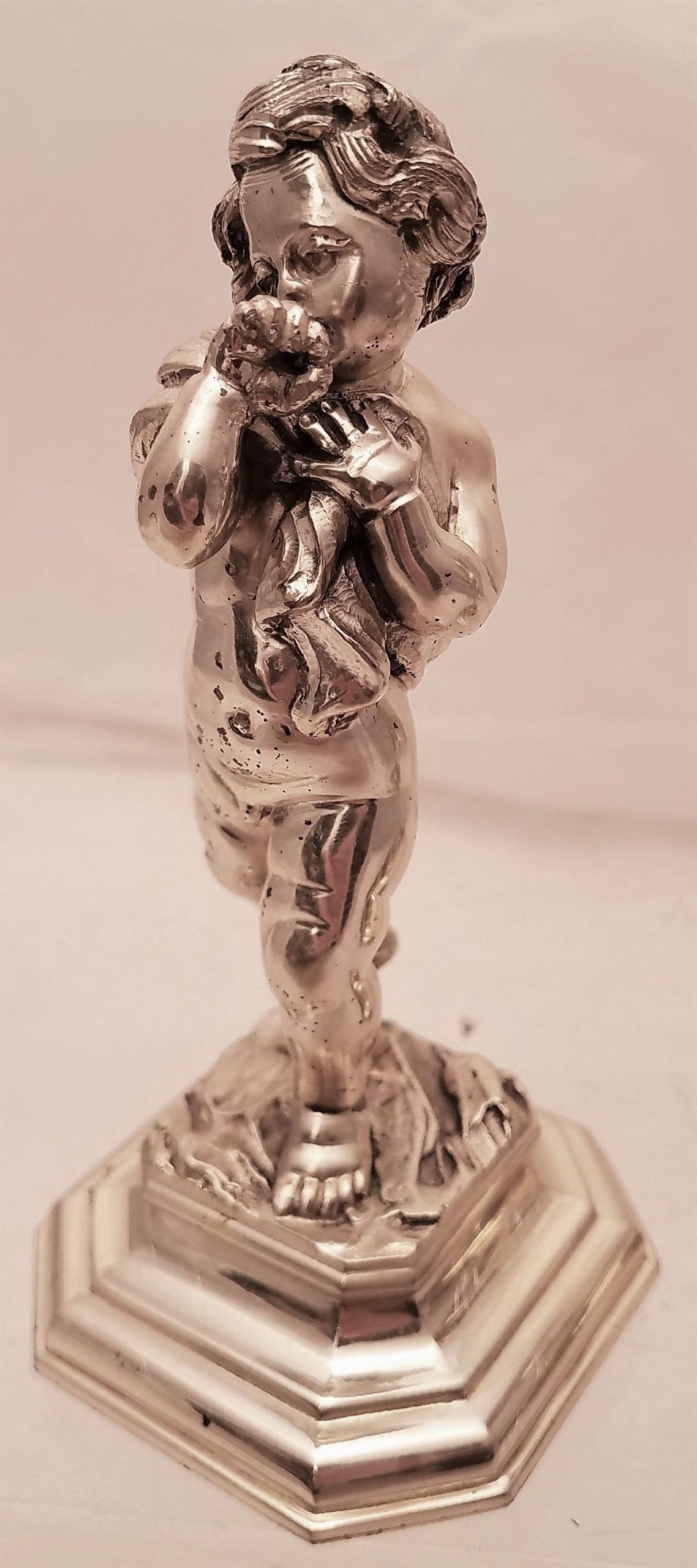 Pareja de esculturas de querubines italianos de plata maciza Dos de las Four Seasons en Bueno estado para la venta en New York, NY