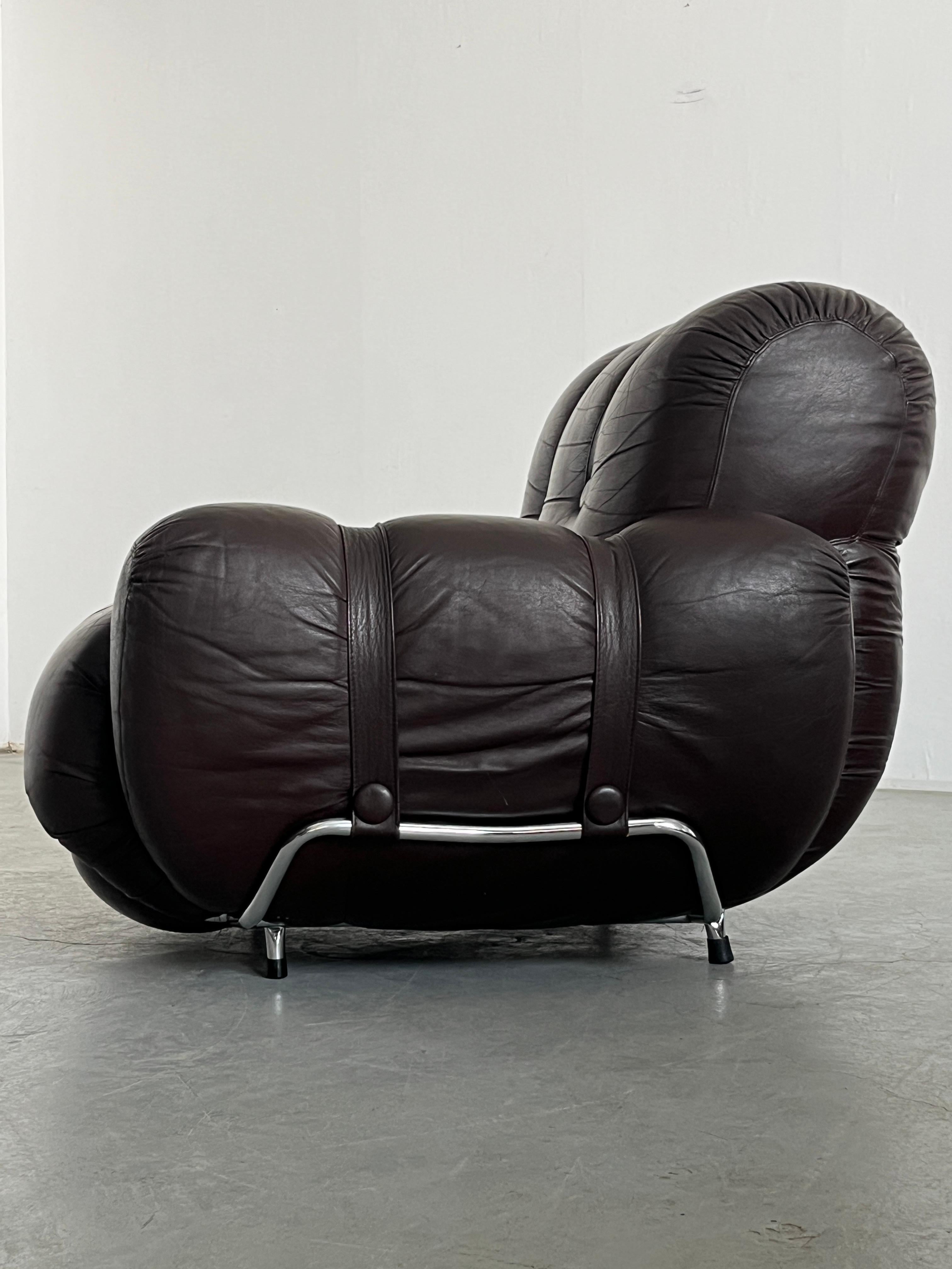 Coppia di poltrone italiane A Space Age Cloud con rivestimento in pelle marrone scuro, anni '70 In condizioni buone in vendita a Zagreb, HR