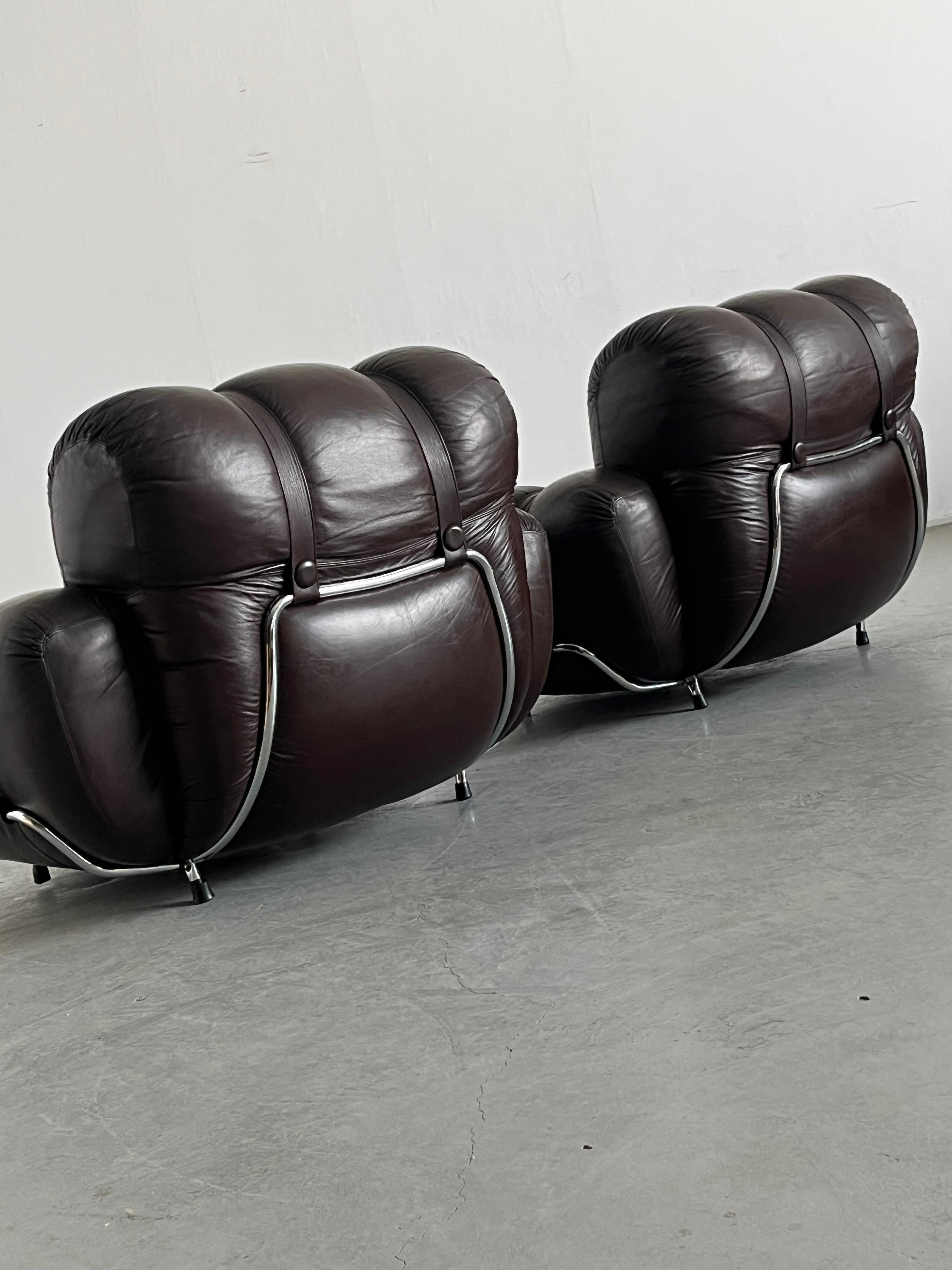Acciaio Coppia di poltrone italiane A Space Age Cloud con rivestimento in pelle marrone scuro, anni '70 in vendita