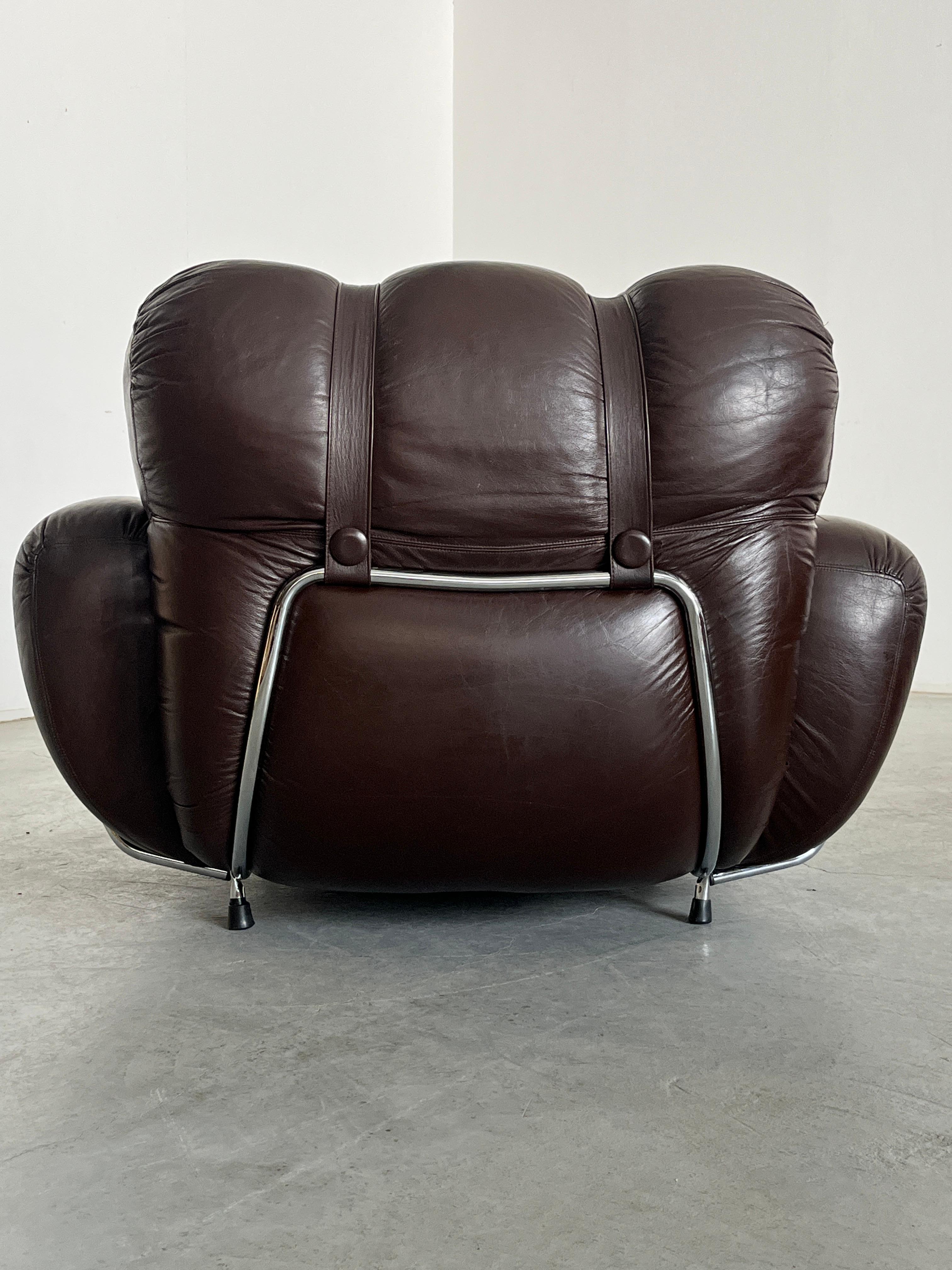 Coppia di poltrone italiane A Space Age Cloud con rivestimento in pelle marrone scuro, anni '70 in vendita 1