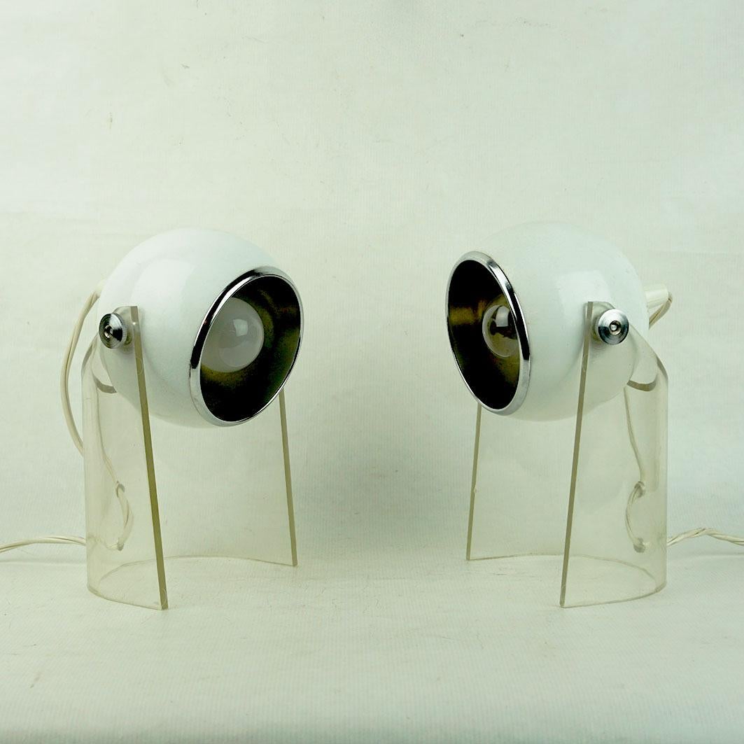 Pair of Italian Space Age White Lacquer and Perspex Eyeball Table Lamps 4