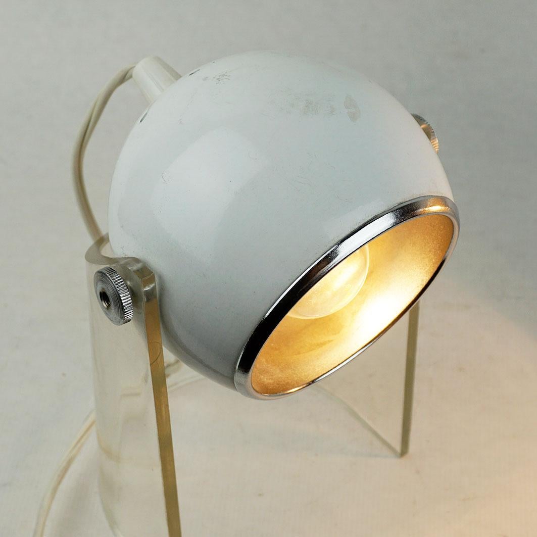 Lucite Pair of Italian Space Age White Lacquer and Perspex Eyeball Table Lamps