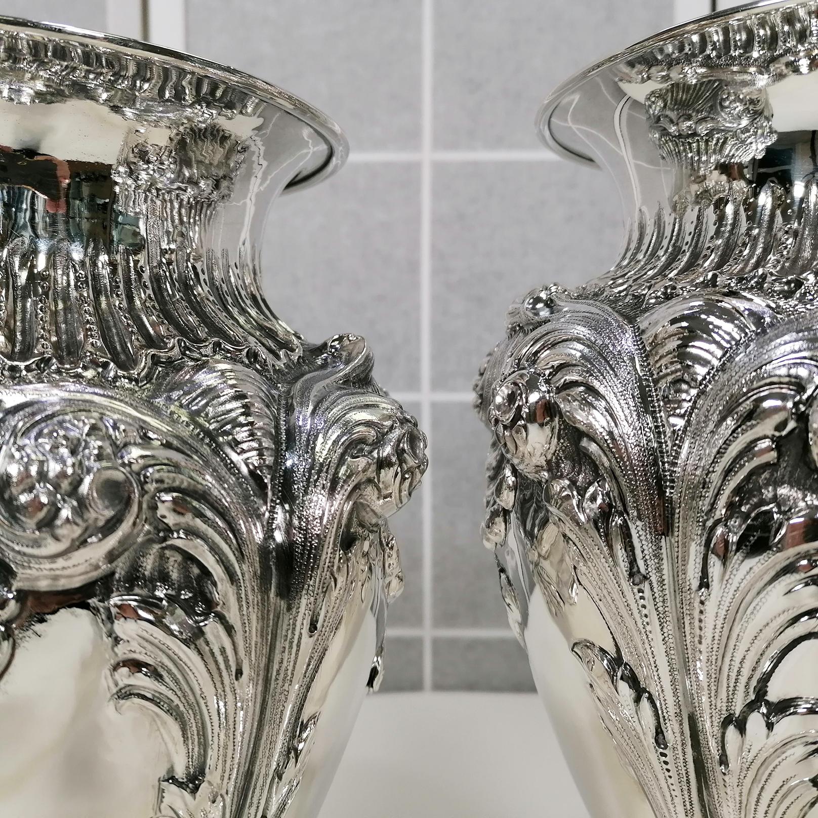 Pair of Italian Sterling Silver Baroque vase In Excellent Condition For Sale In VALENZA, IT